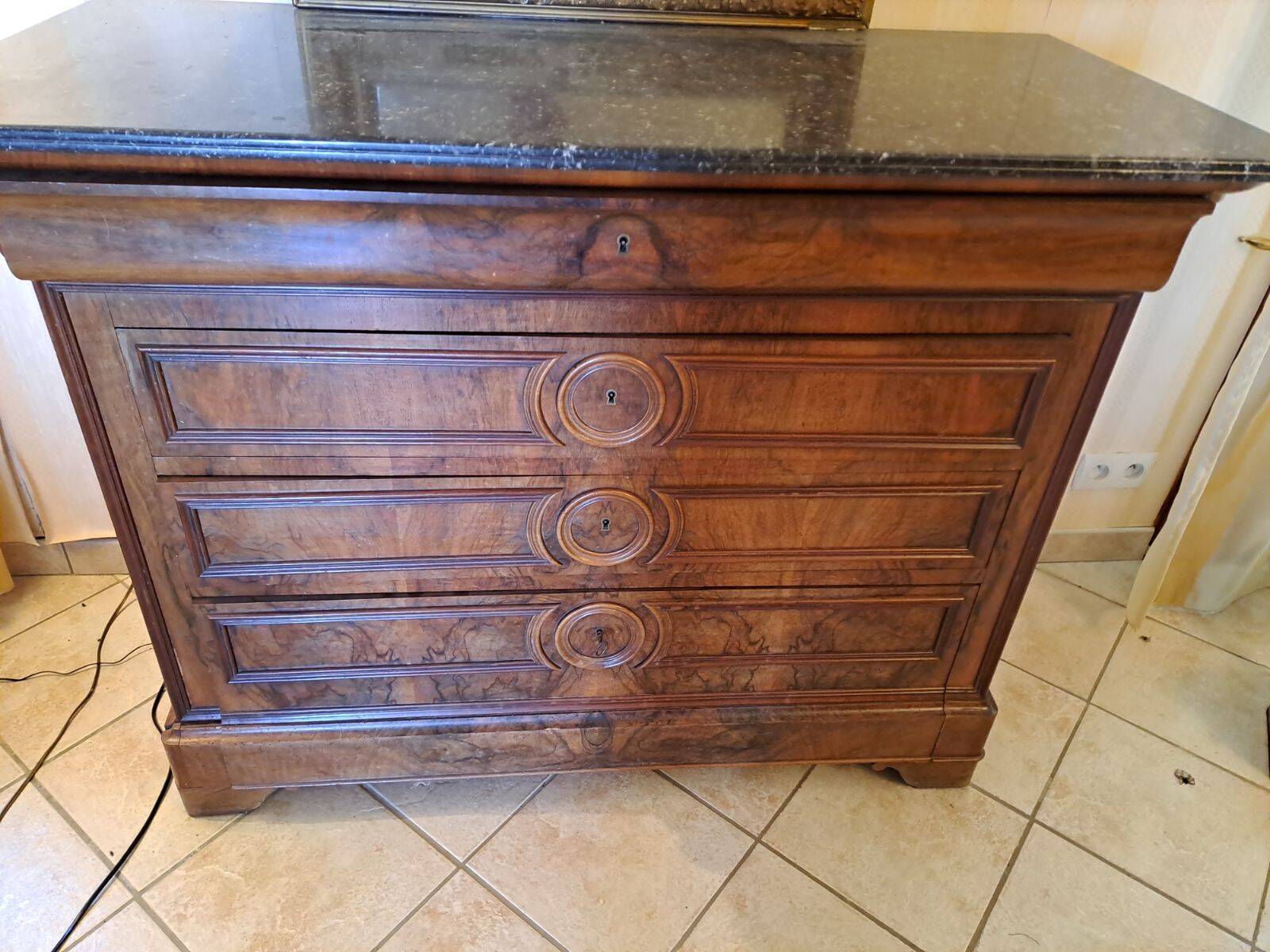 Chest of drawers