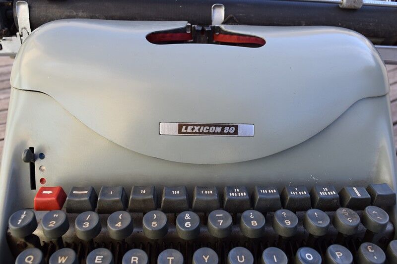 Hispano olivetti typewriter