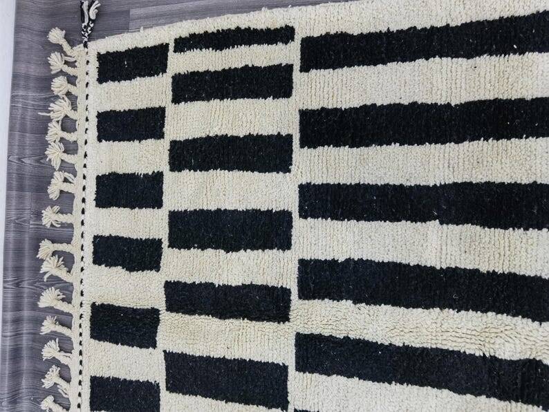 Moroccan handcrafted rug 250cm x 150cm