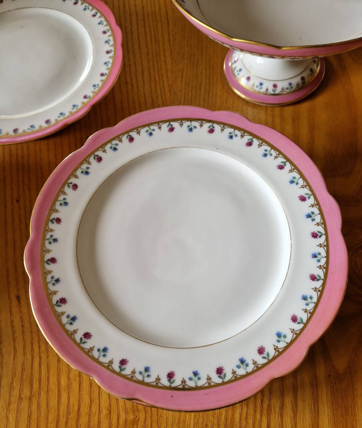 25-piece porcelain dinner service