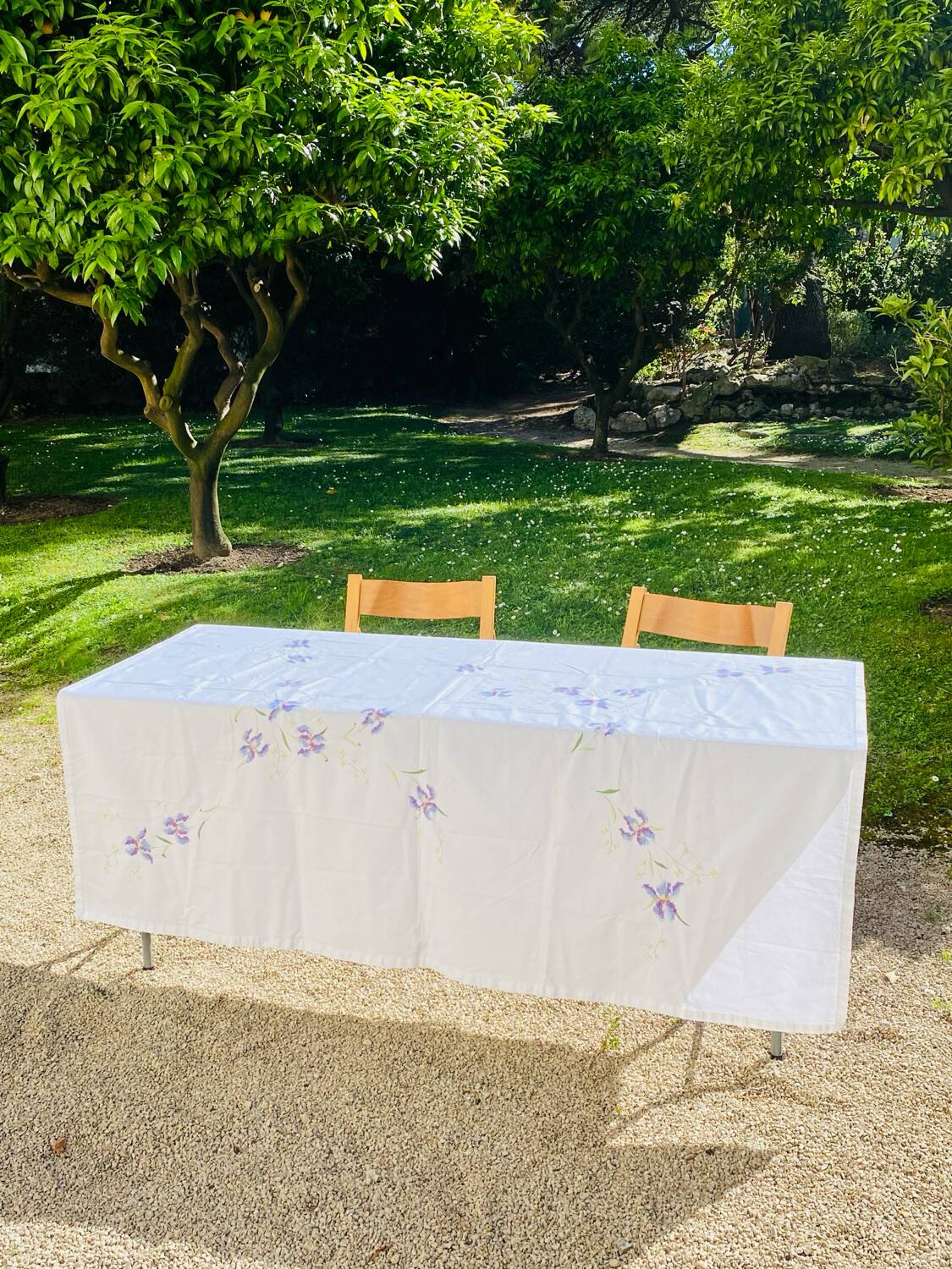 Nappe brodée à la main