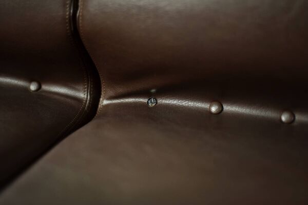 Mid-century modern German vintage canapé lounge, 2-seater, brown steel frame.