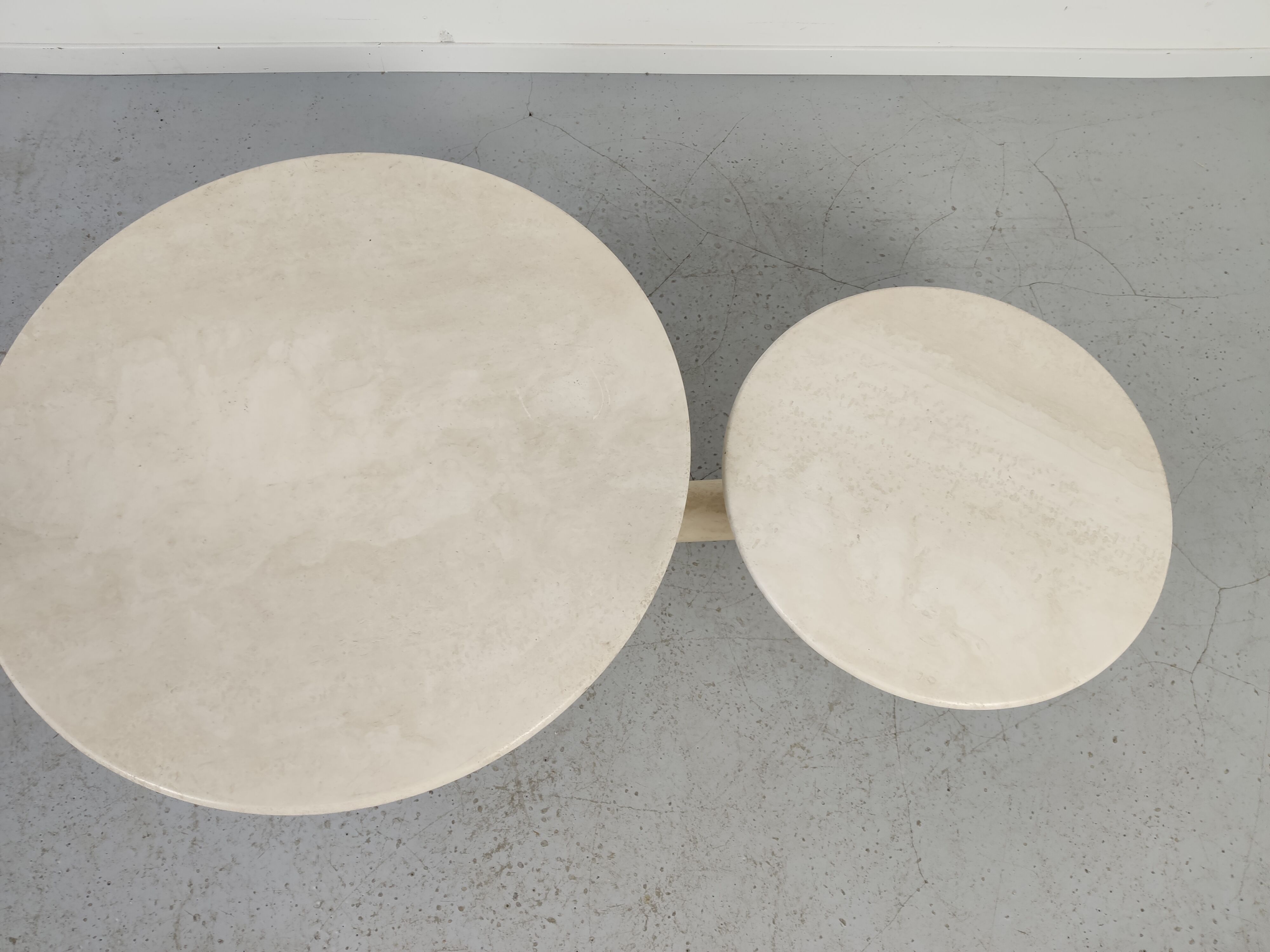 Two modular rotating trays coffee table