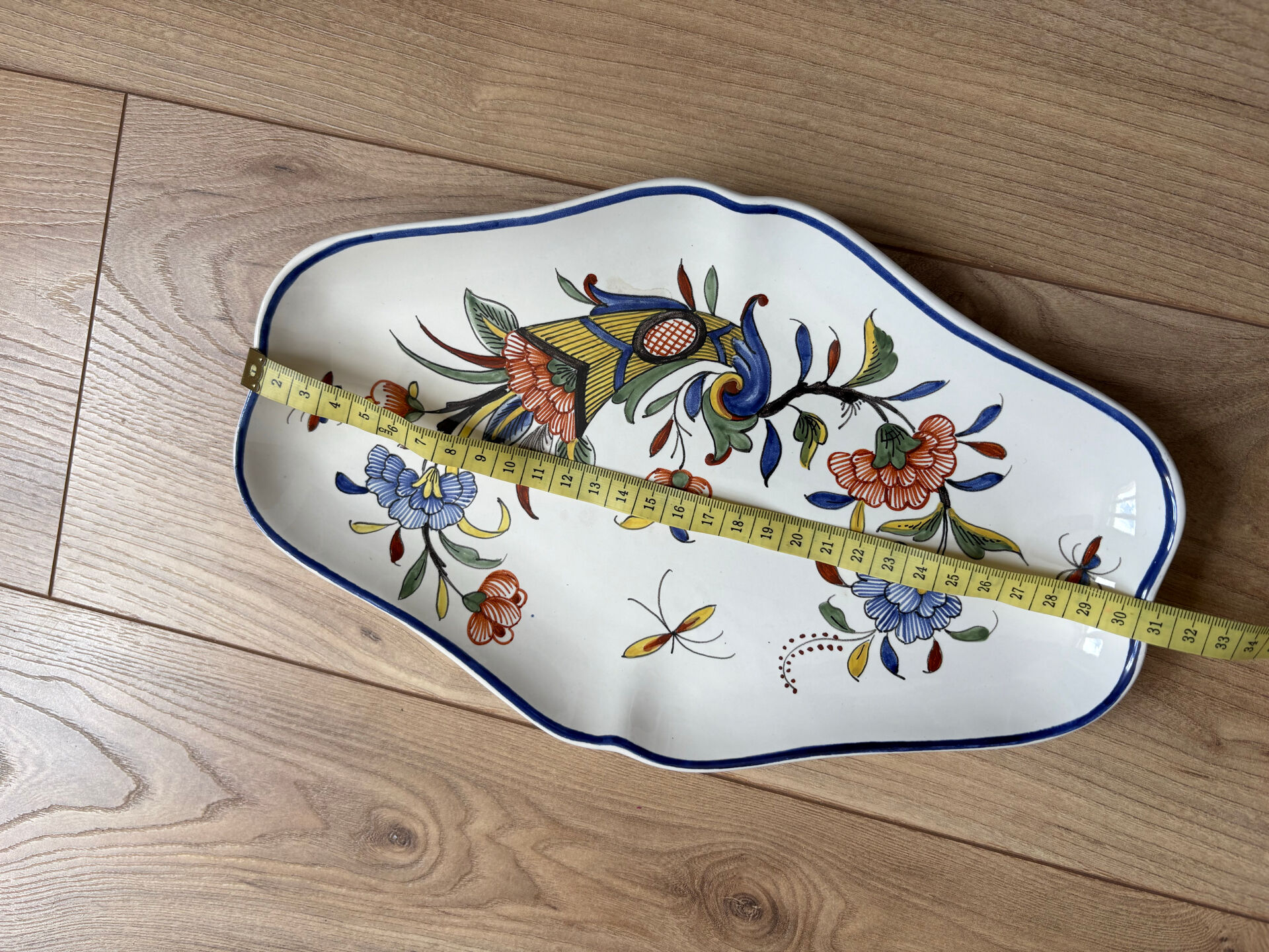 Antique serving dish in faience from Desvres - Signed Géo Martel - Decoration
