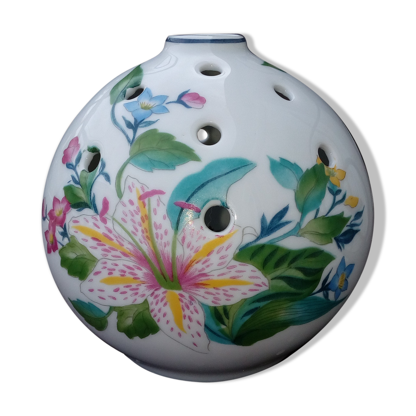 Vase ball flower in white porcelain limoges