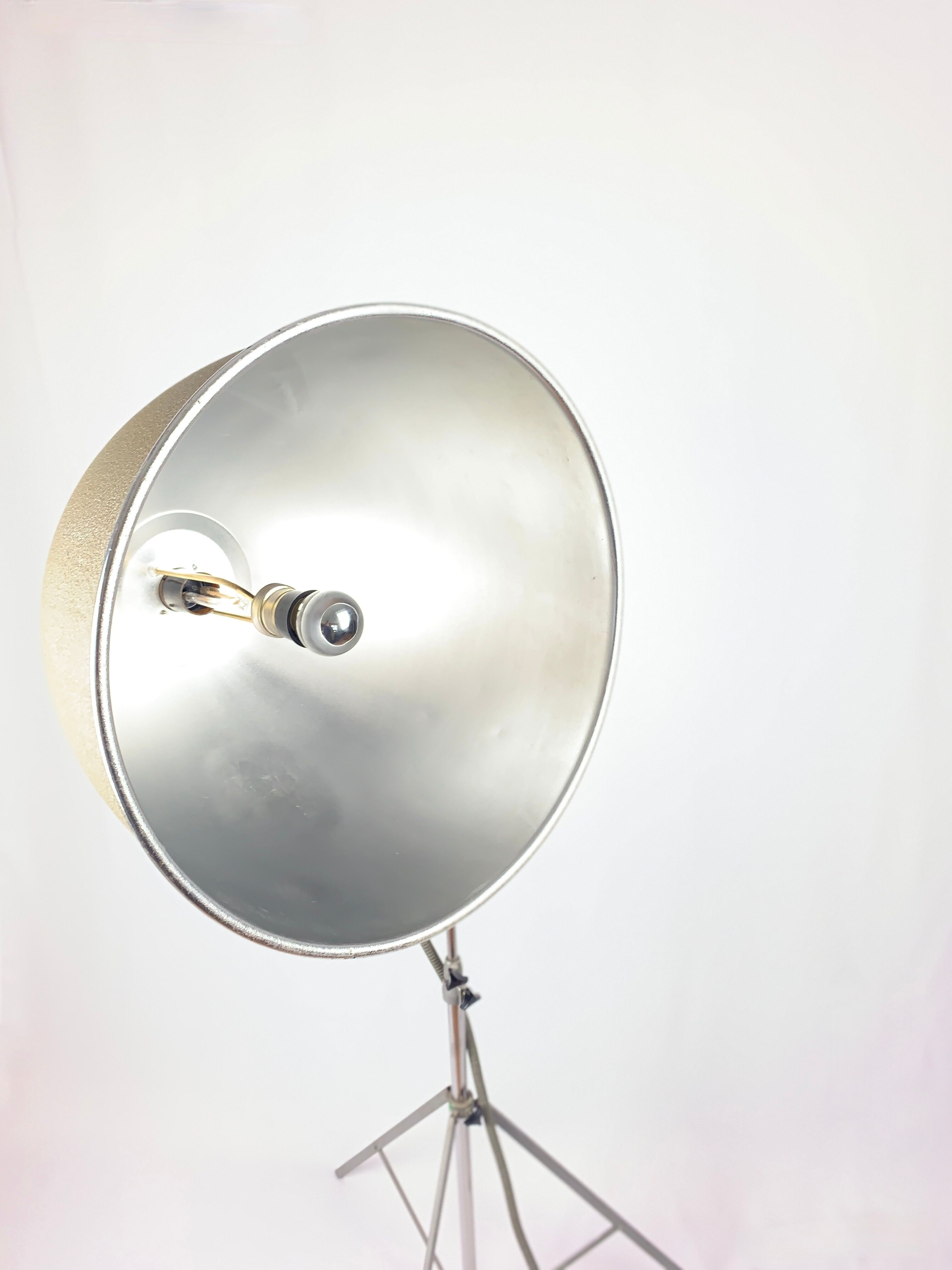 Floor lamp, old projector, flash photos