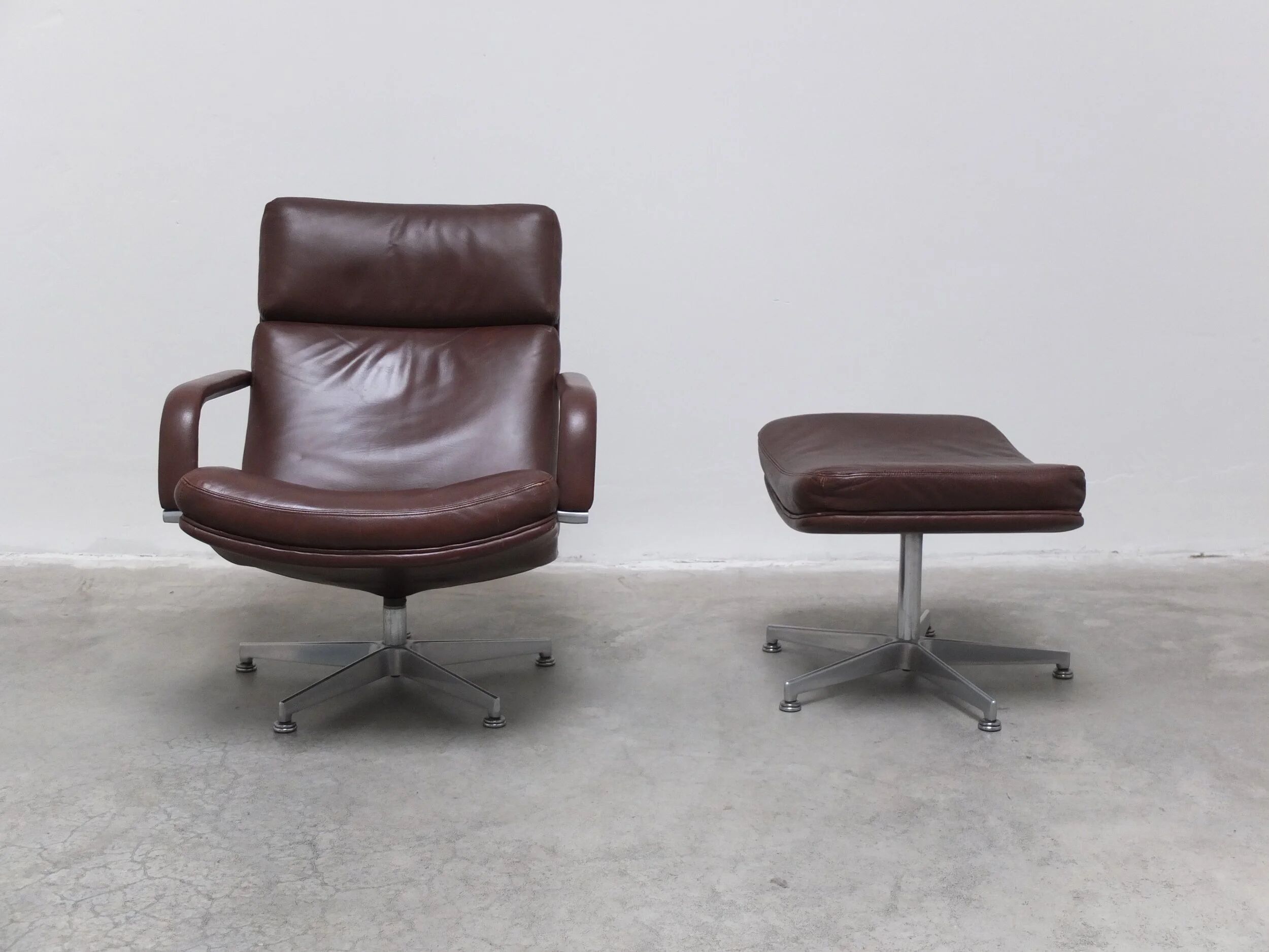 Early 'F141' lounge chair with ottoman by Geoffrey Harcourt for Artifort, 1972