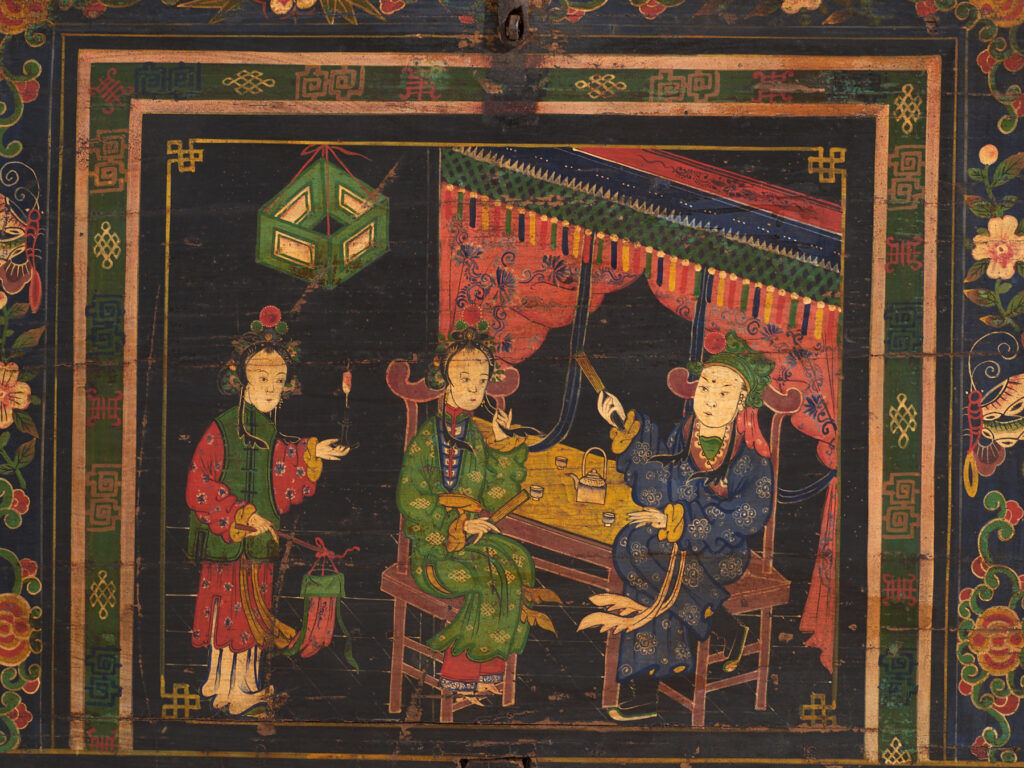 Antique chest painted in pine wood – China, around 1900