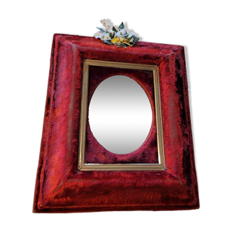 Kitsch red velvet mirror