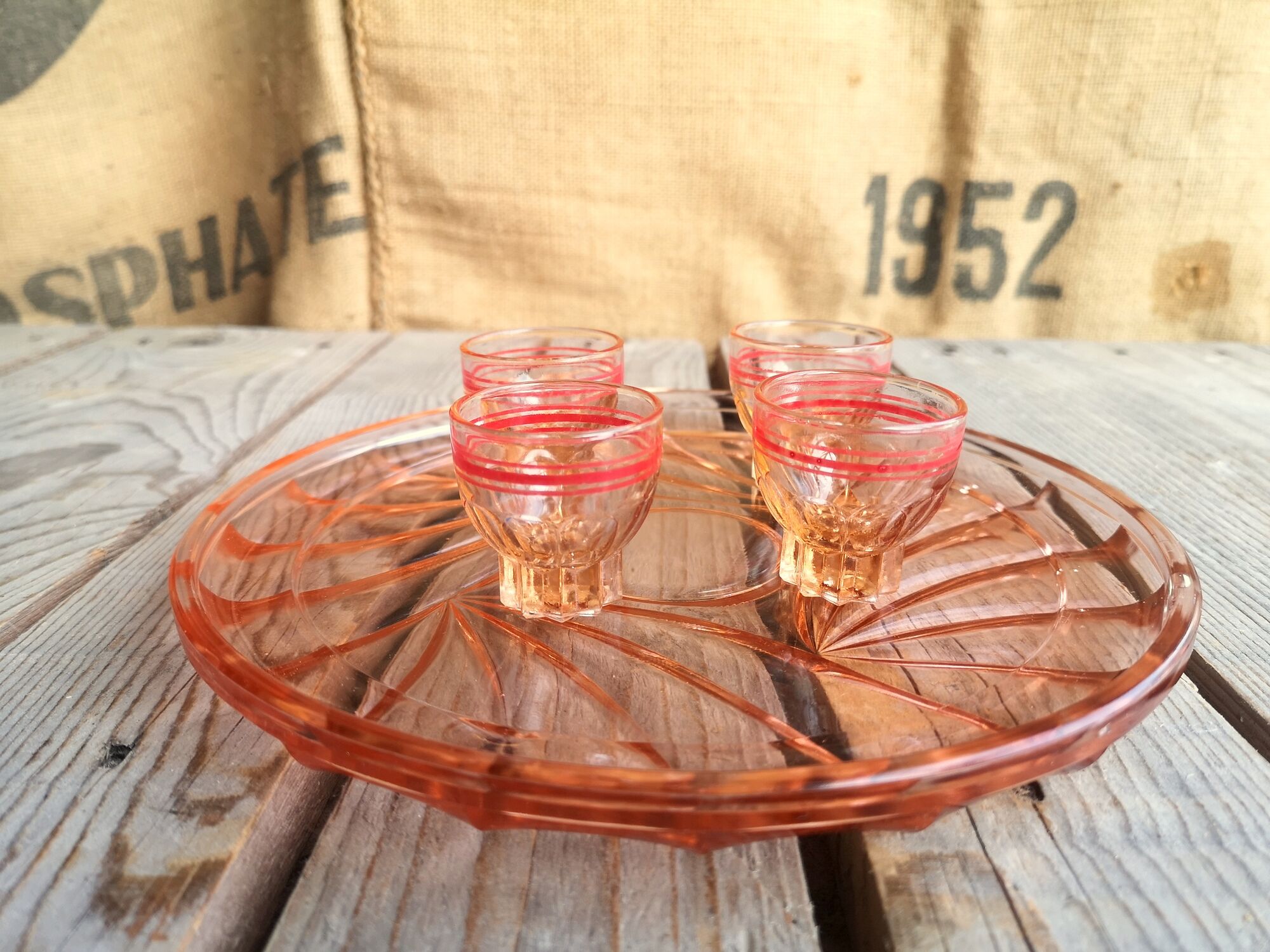 Ancient Rose Glass Plate with 4 Small Liqueur Glasses