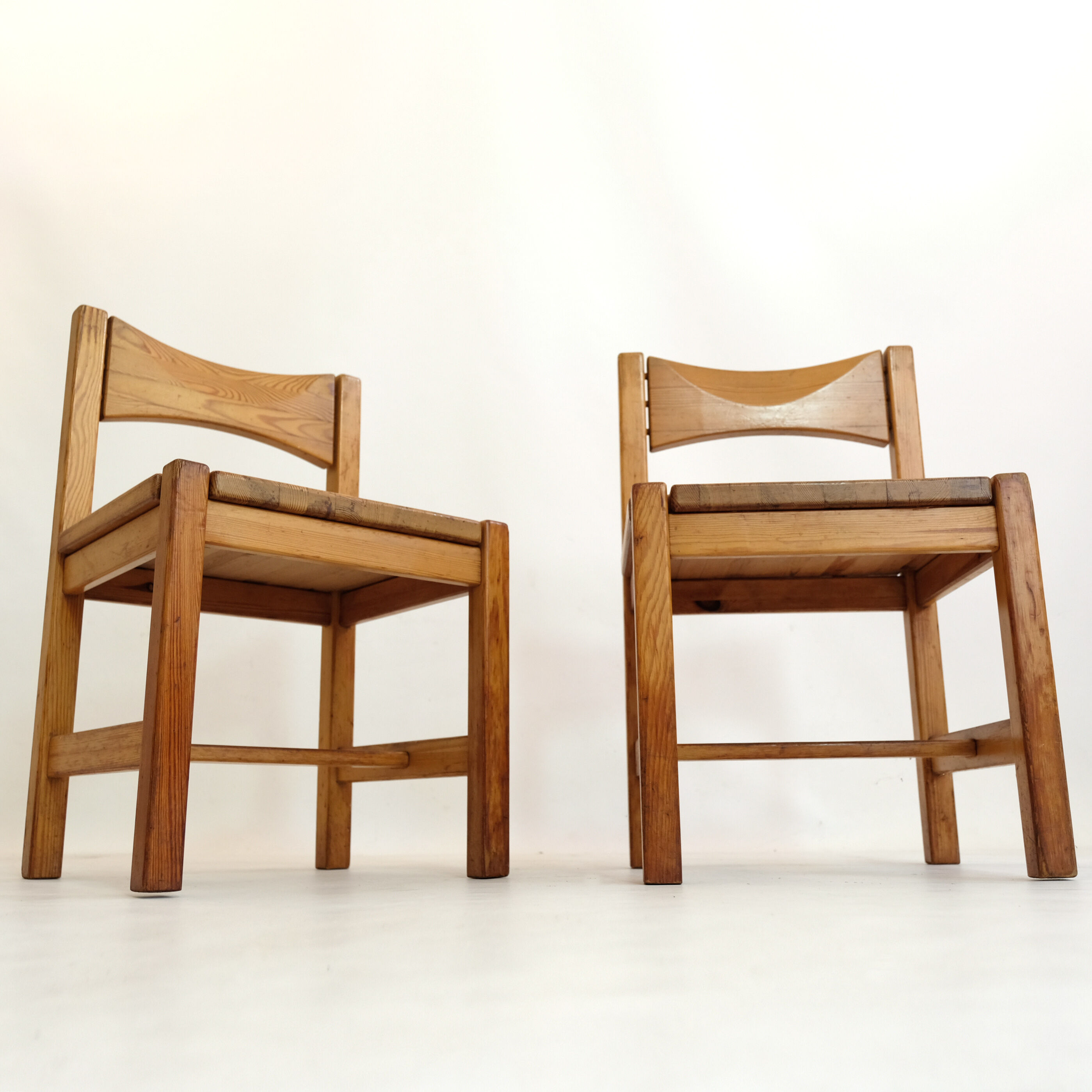 Pair of Hongito chairs by Ilmari Tapiovaara, 1960s-1970s.