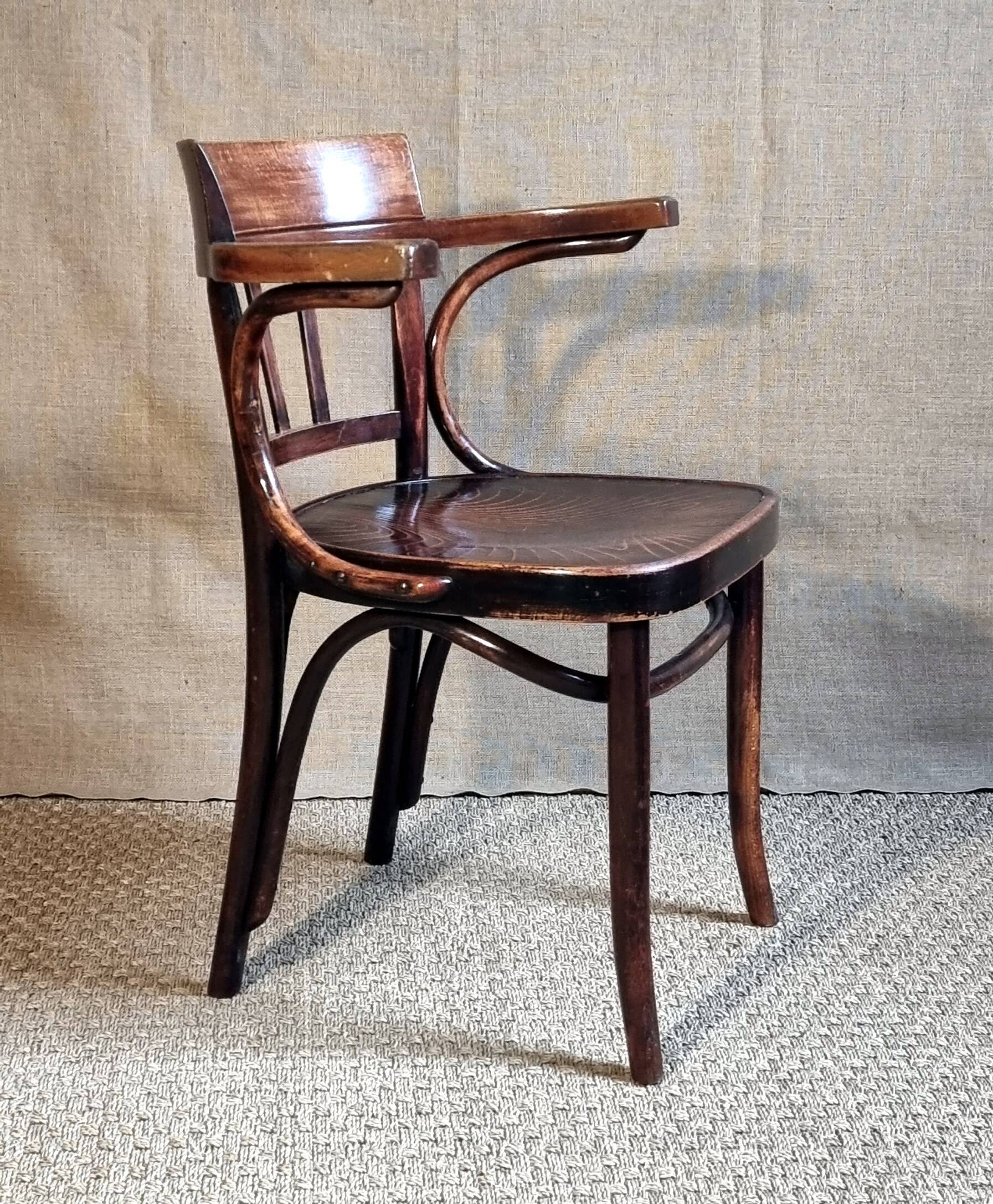 Curved wooden office chair from the 1930s attributed to Thonet.