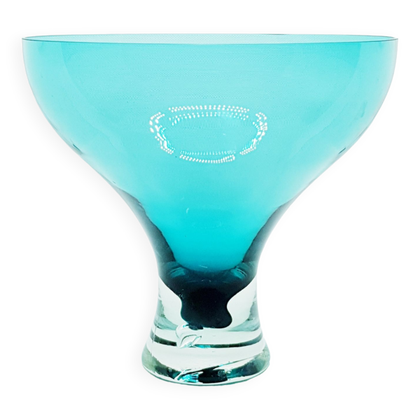Grand vase sur pied en verre sarcelle.
