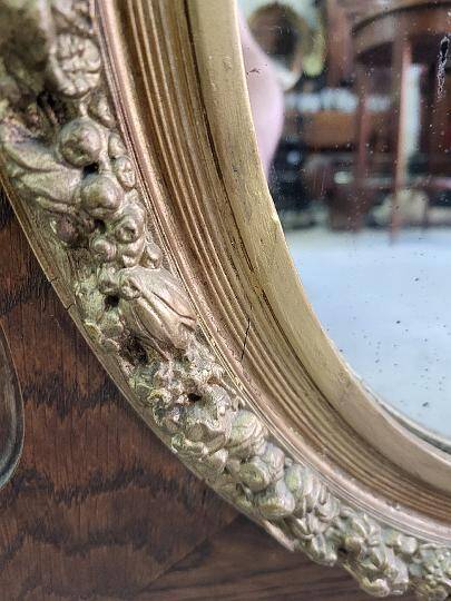 Wooden and gilded mirror with medallion center n°3