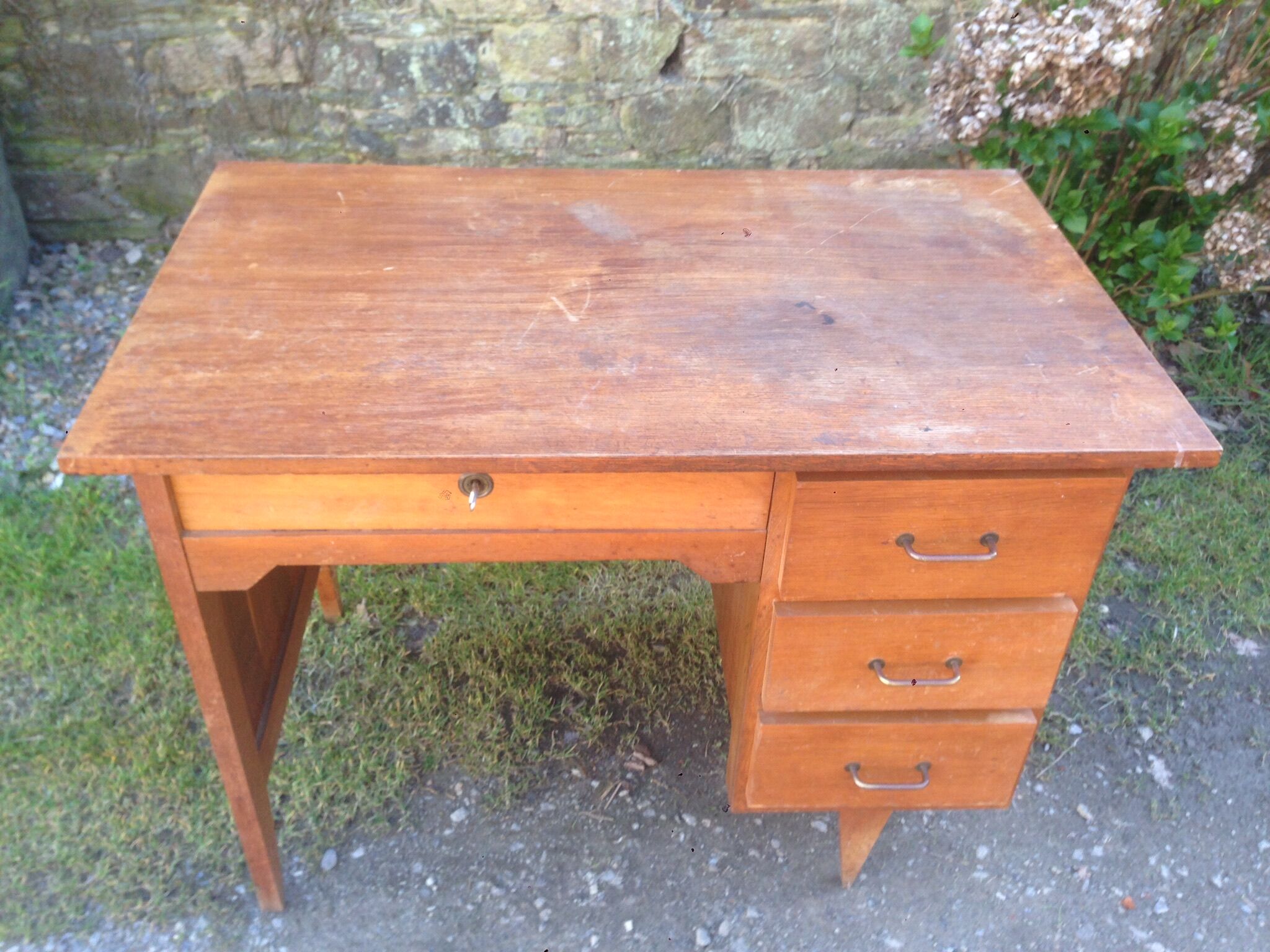 Bureau de secrétaire vintage en chêne pieds compas.