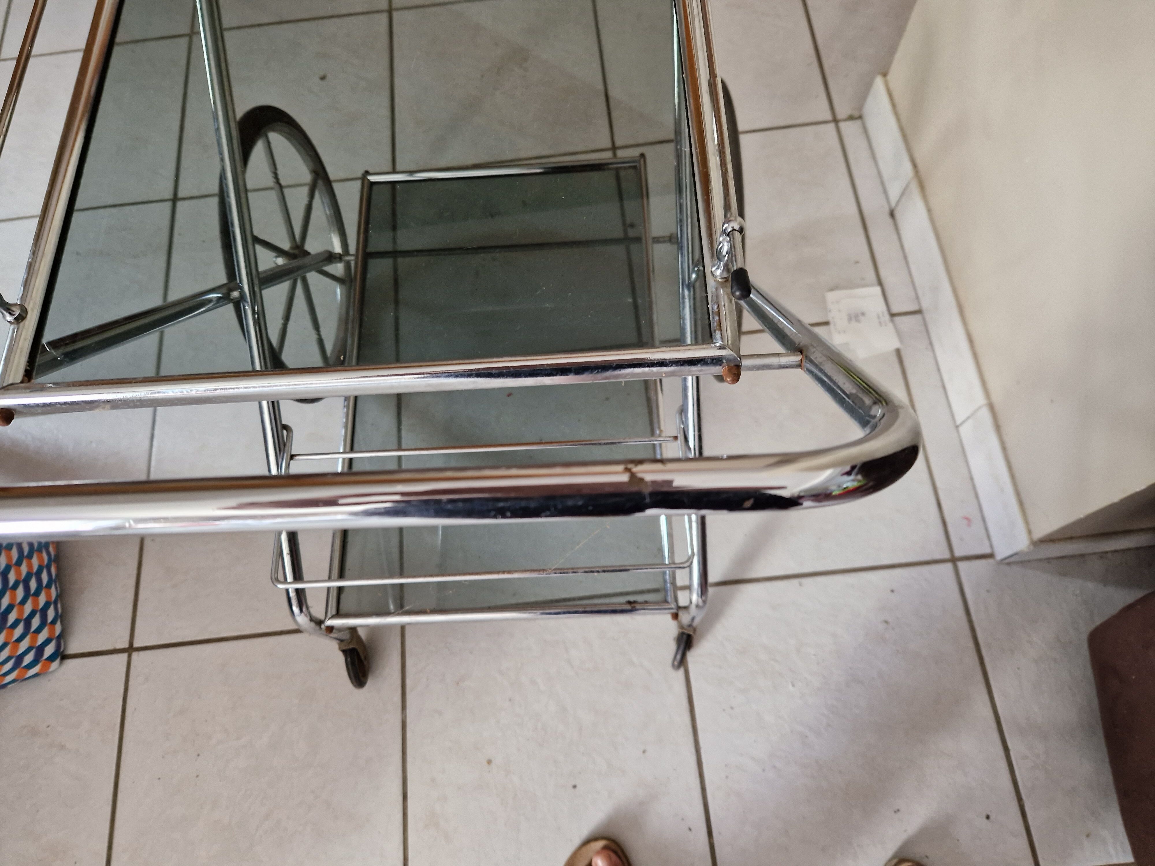 Smoked glass service