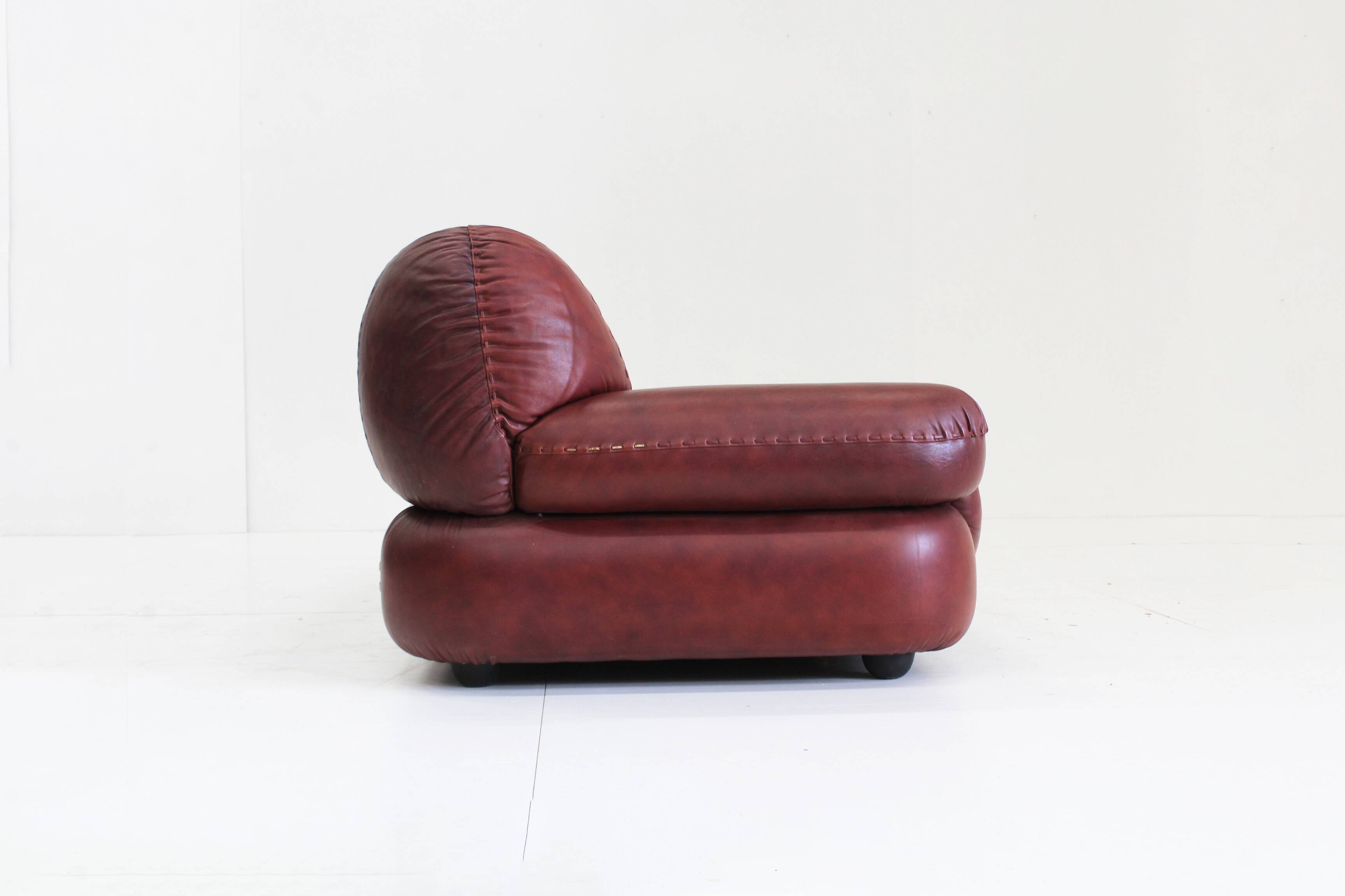 Sapporo Italian leather sofa Mobil Girgi 70s