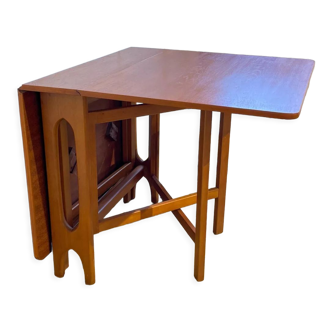 Scandinavian table with flaps