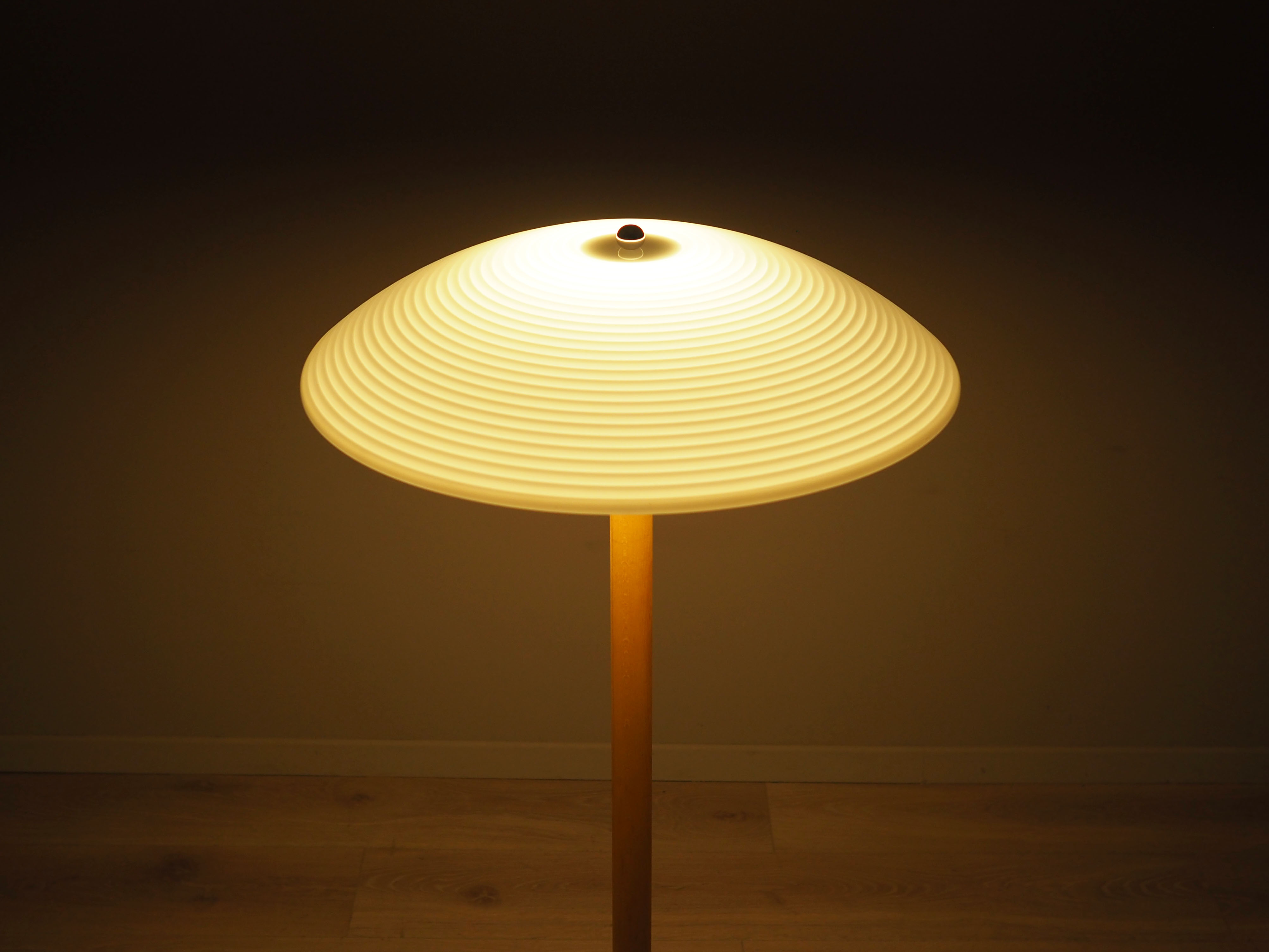Lampadaire, design danois, années 1970, production: Danemark