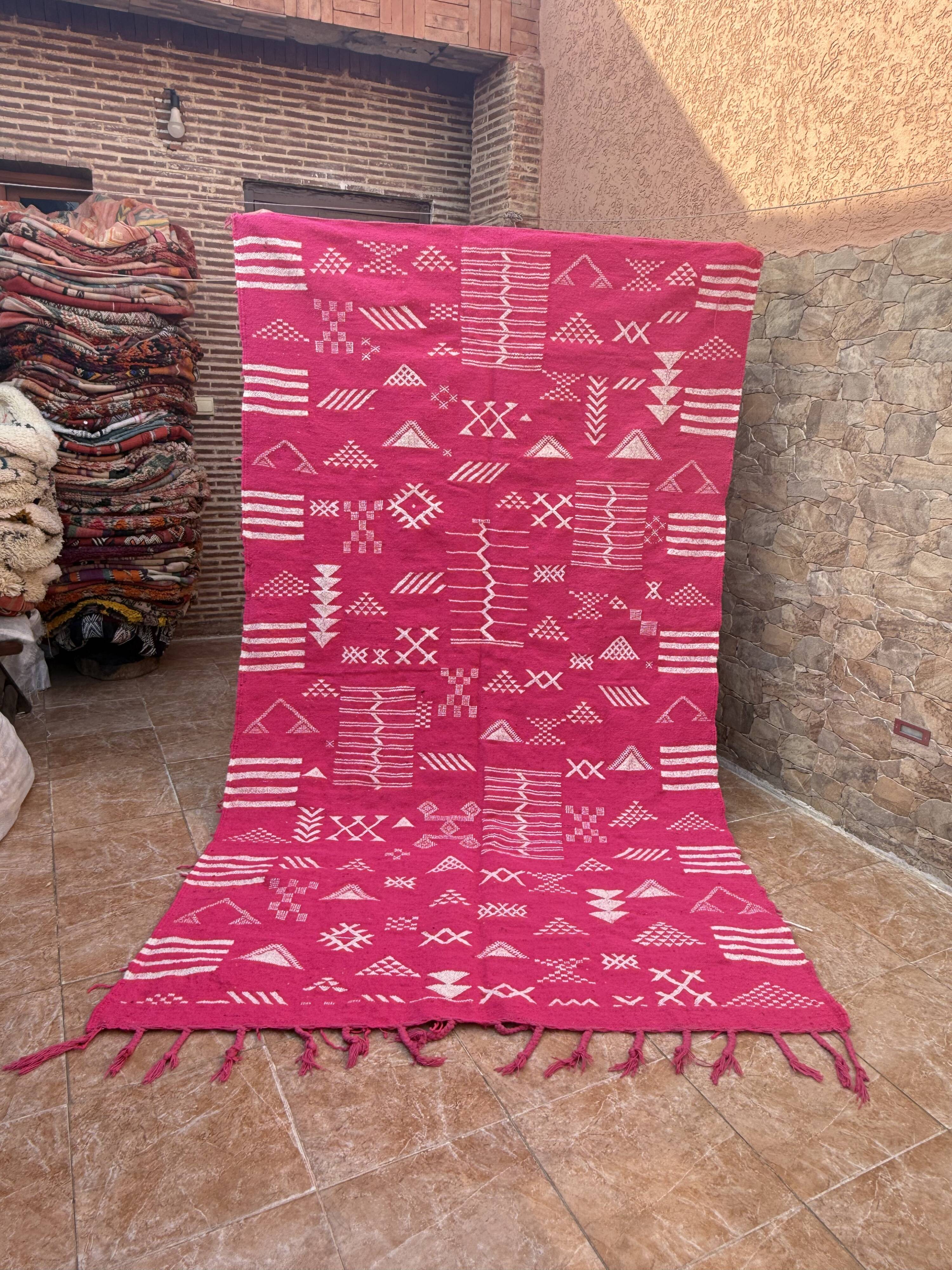 Handmade wool Berber rug – Bohemian pink Moroccan kilim