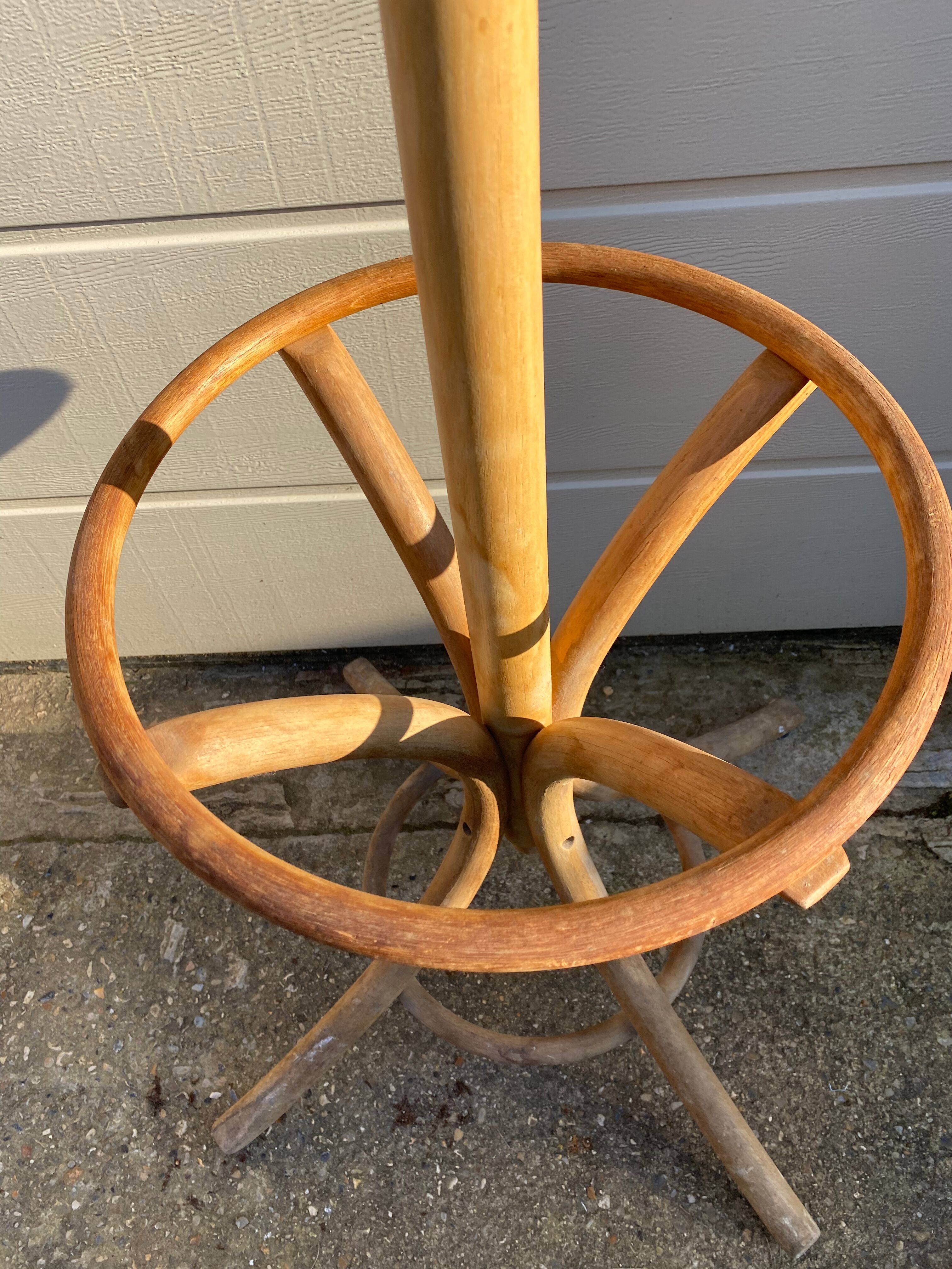 Parrot coat rack light wood