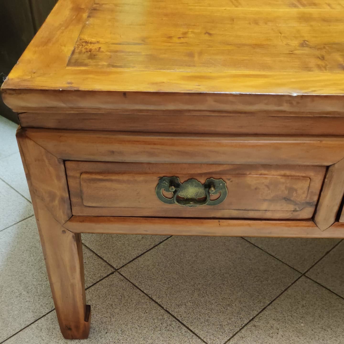 Table basse asiatique forme épuré et sobre vers 1970