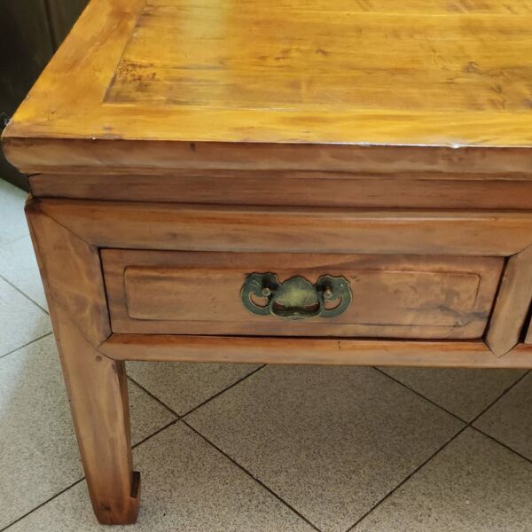 table basse asiatique forme épuré et sobre vers 1970