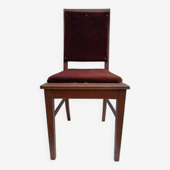 Chaise en bois et velours bordeaux style contemporain