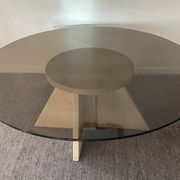 Table basse vintage en travertin et verre fumé années 70