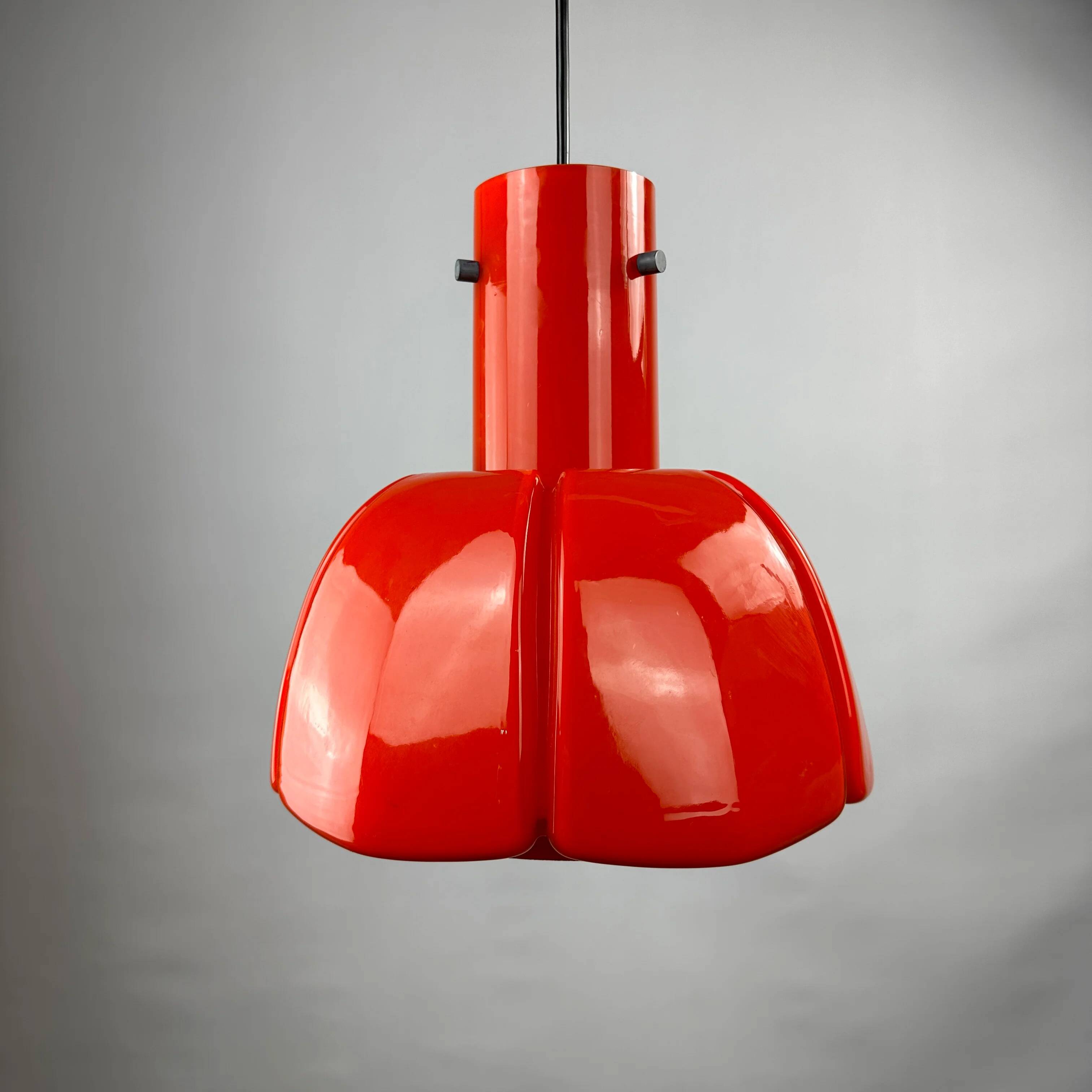 Red glass flower-shaped pendant by Glashütte Limburg.