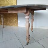 Large oval table in solid walnut renovated