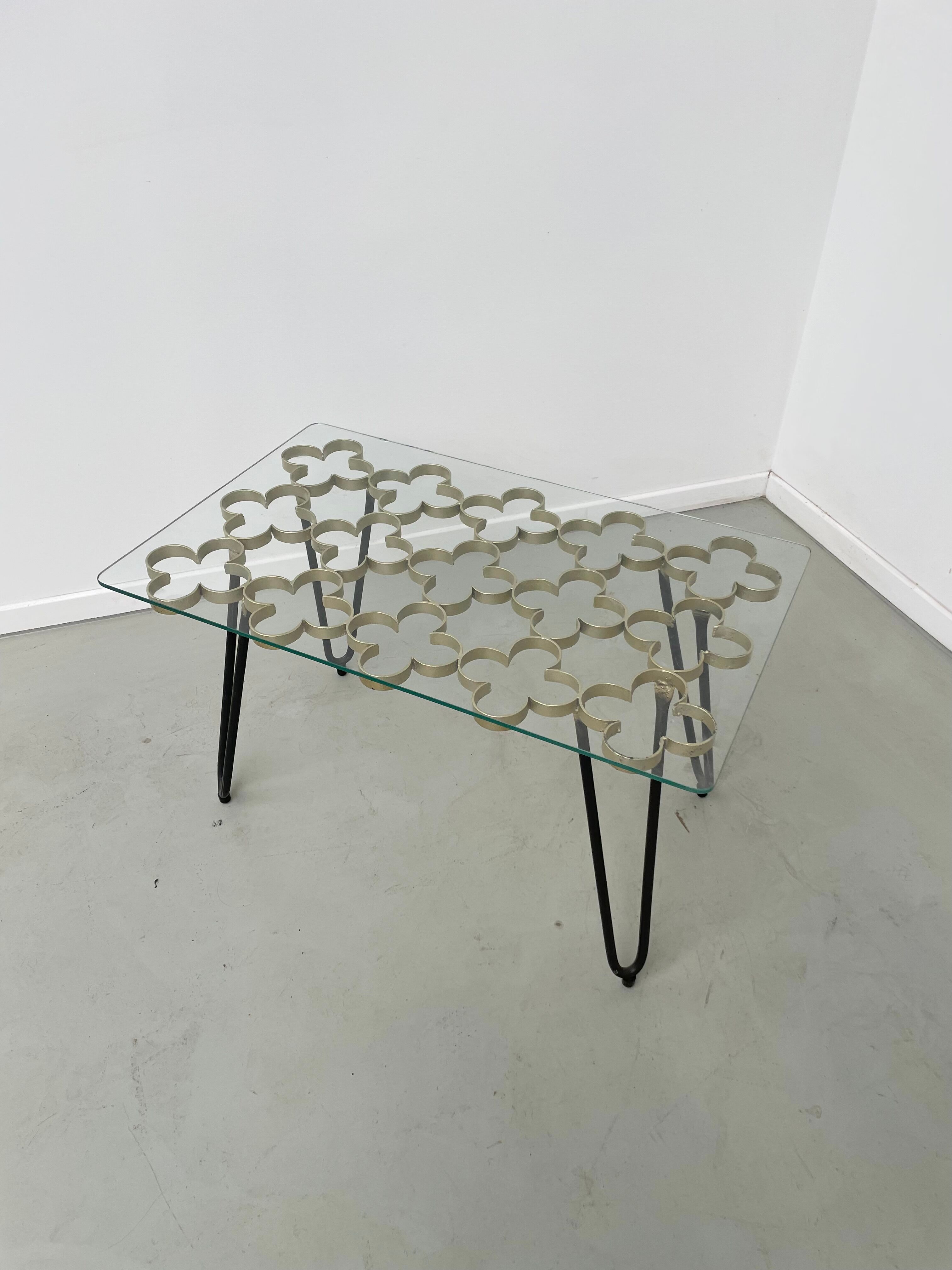 Coffee table 50s golden clover