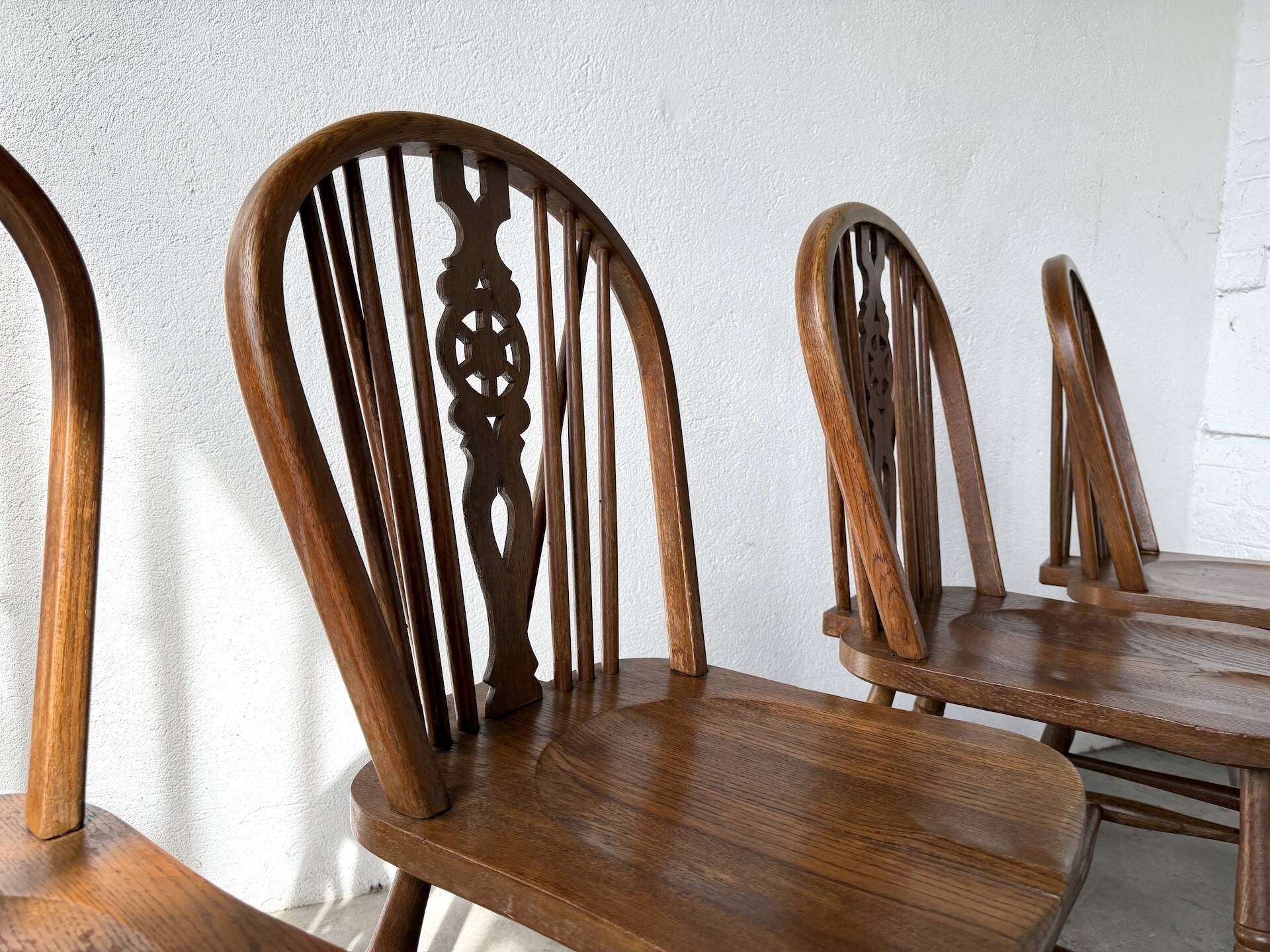 Suite de Quatre Chaises "Windsor"
