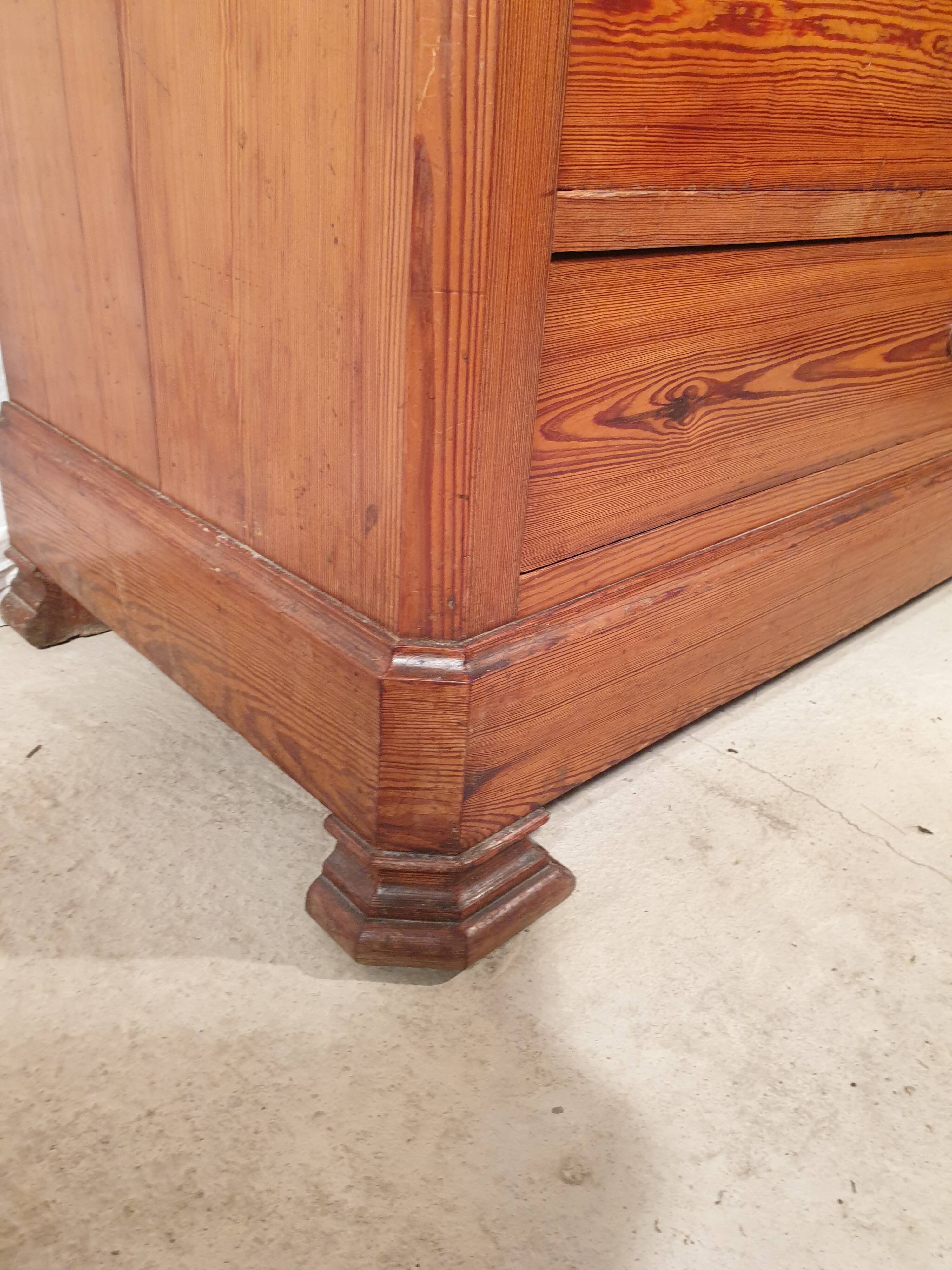 Commode en pitchpin