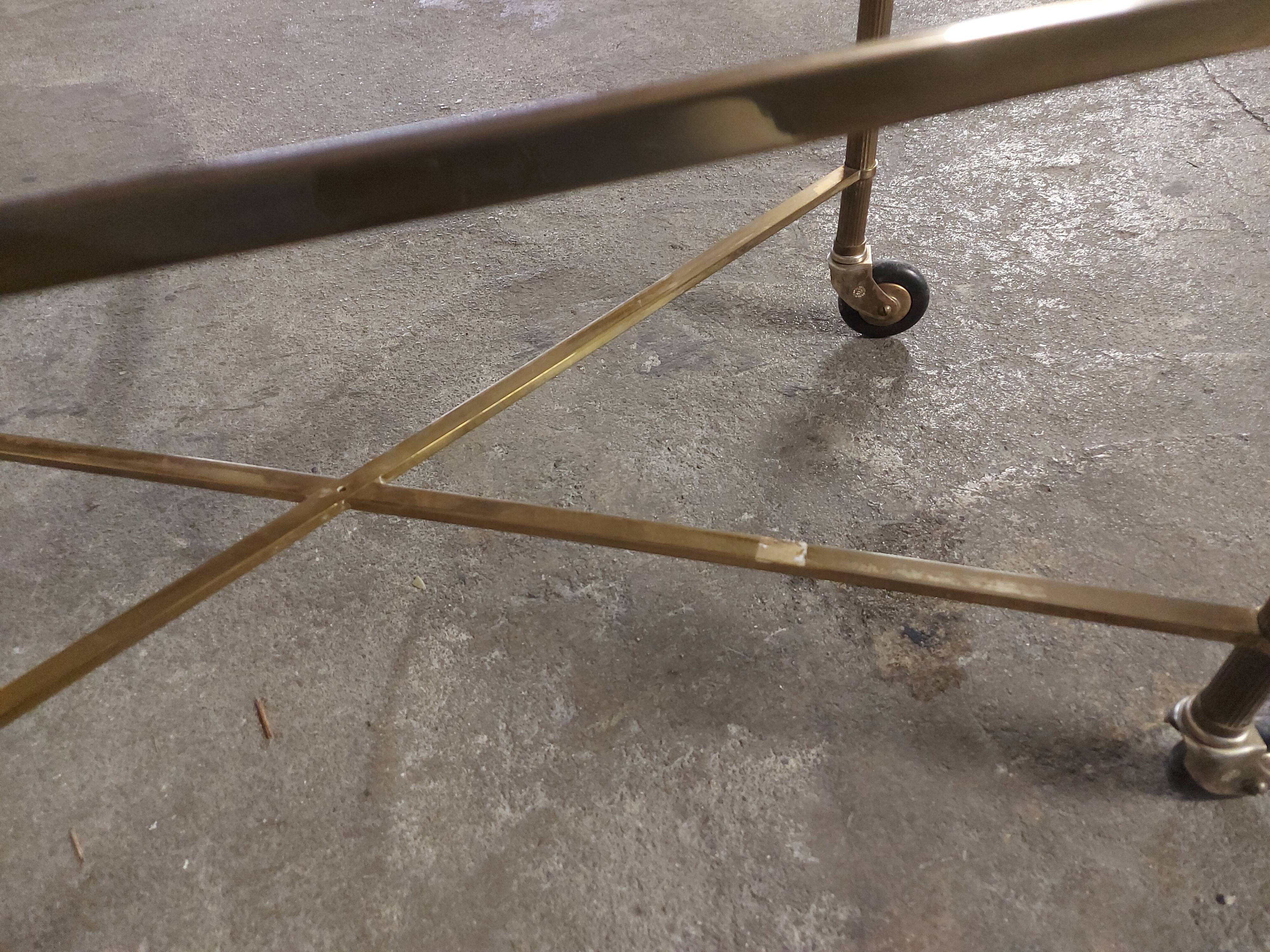 Table basse roulante en bronze doré vintage