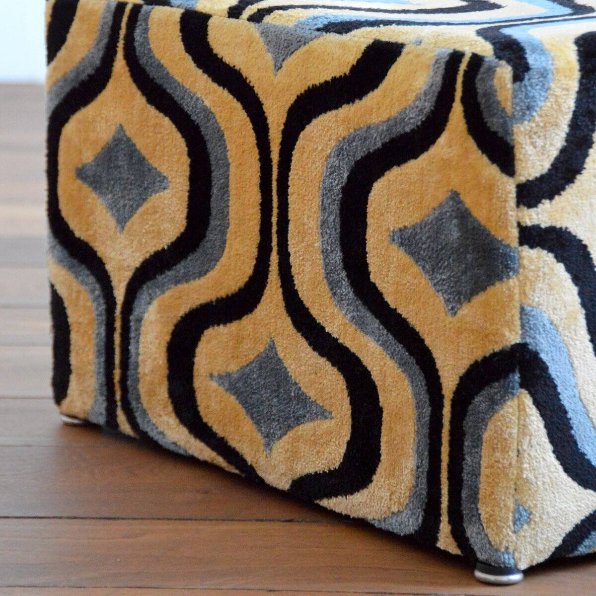 Table d’appoint / Pouf design Italien vintage 1970s
