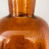 Carafe  ancienne en verre de Biot ambré et bullé, cachet 1496.
