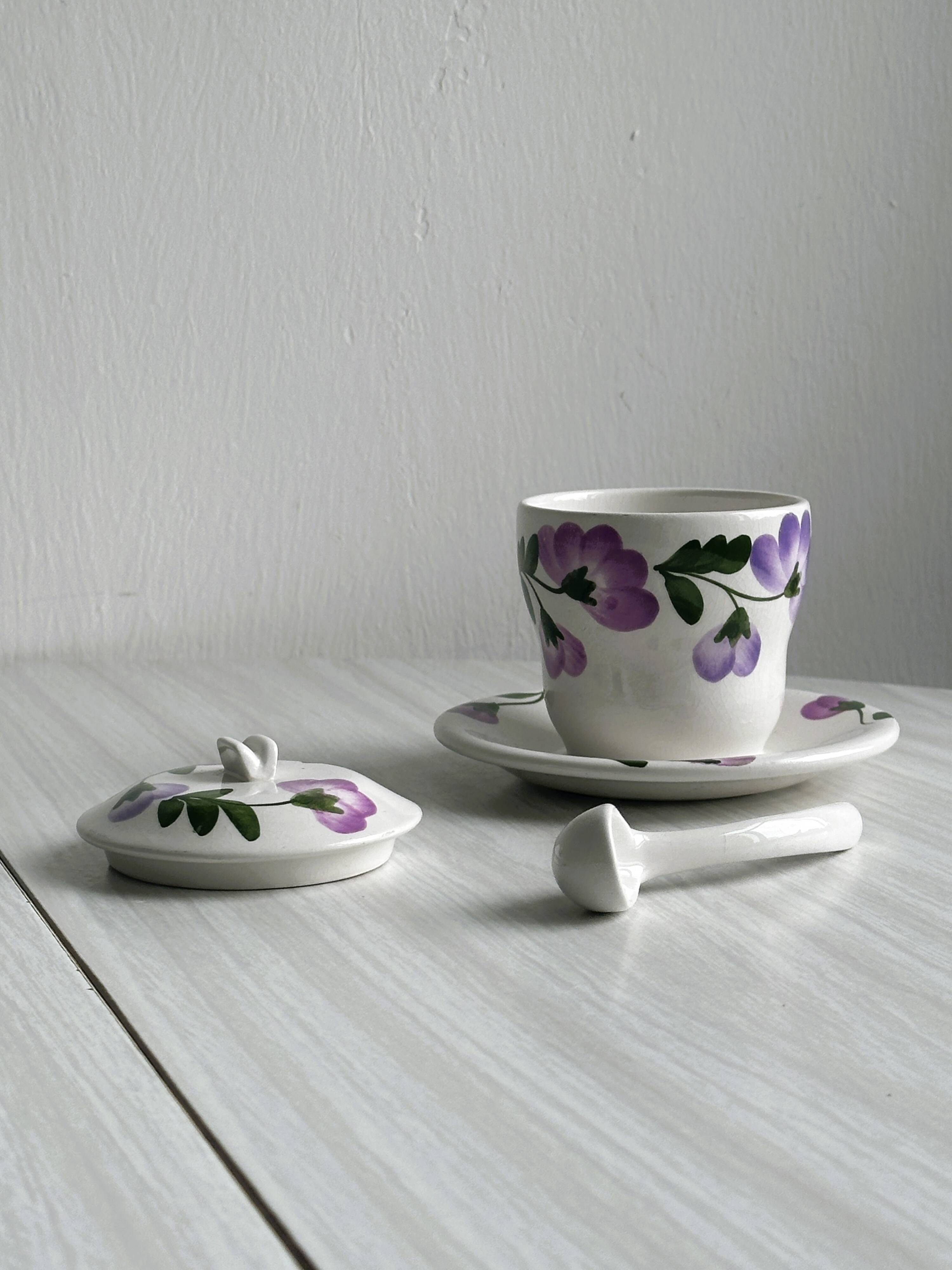 Sugar bowl, jam or honey pot hand painted "Richard Ginori", made in Italy.