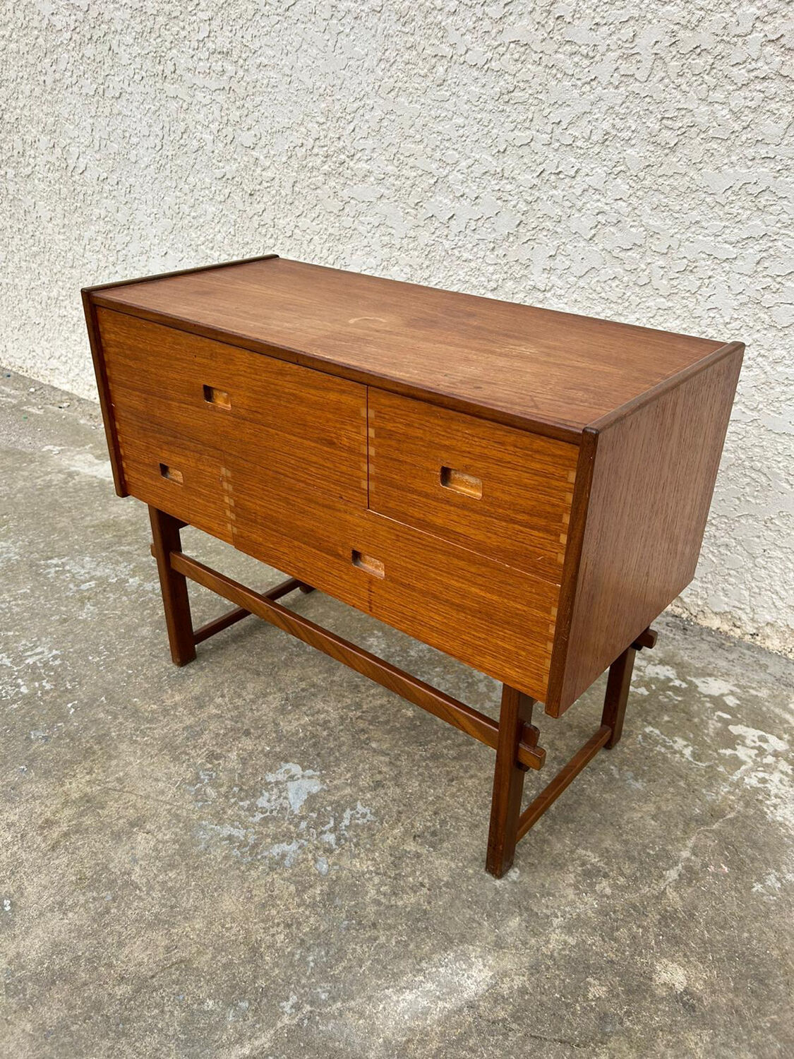 Scandinavian chest of drawers 4 drawers