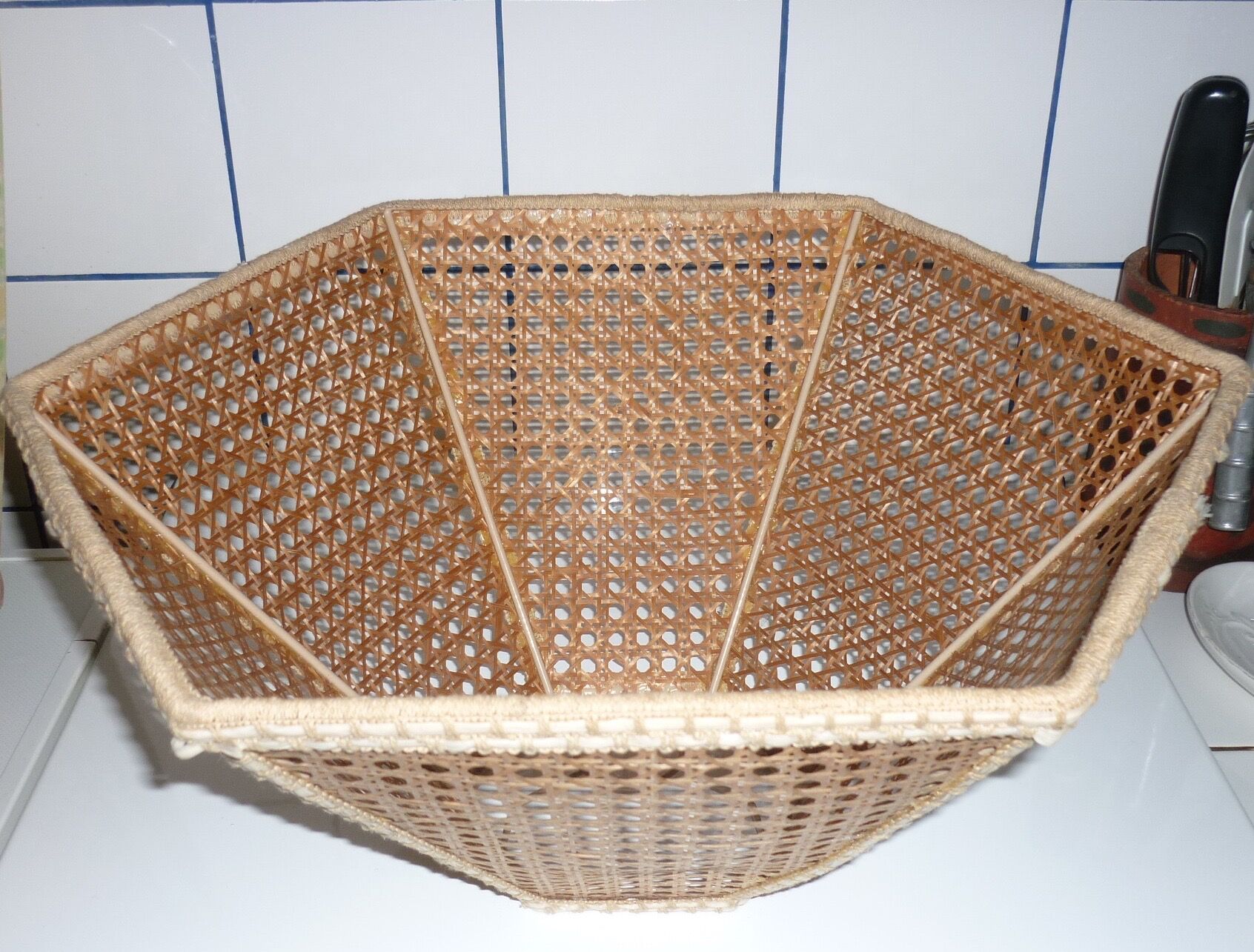 Abat-jour hexagone en cannage, années 60