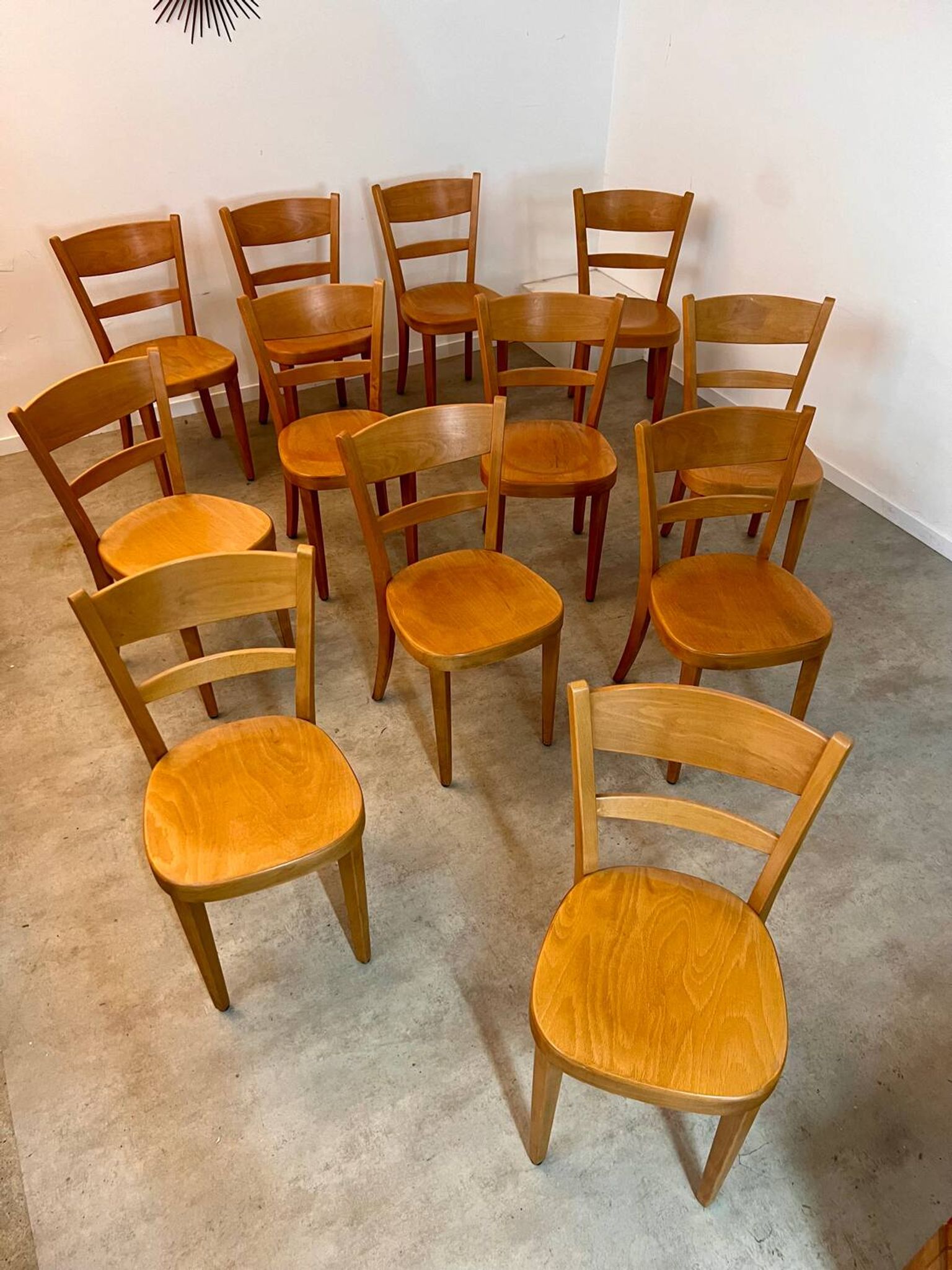 Lot 12 wooden bistro chairs by Horgen Glarus 70s vintage