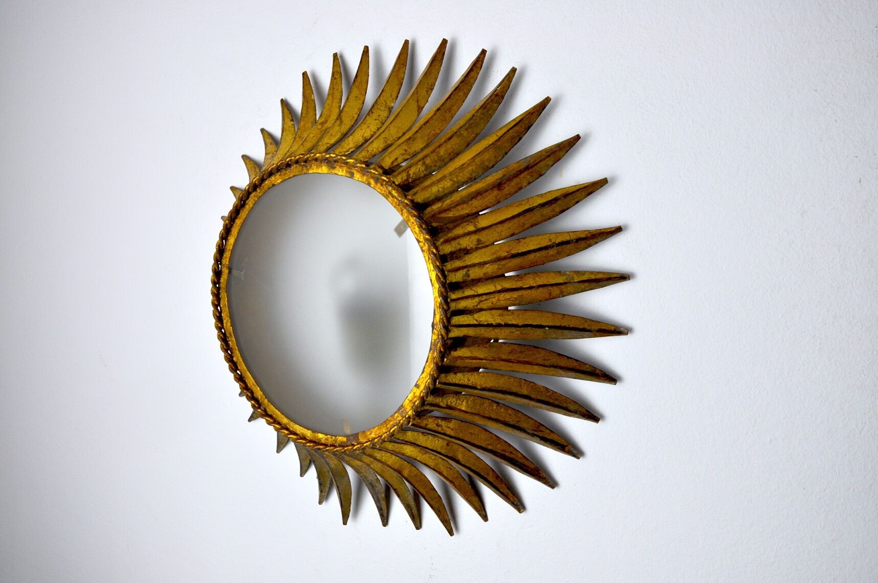 Applique soleil par Ferro Arte, métal et feuille d'or, espagne, 1960