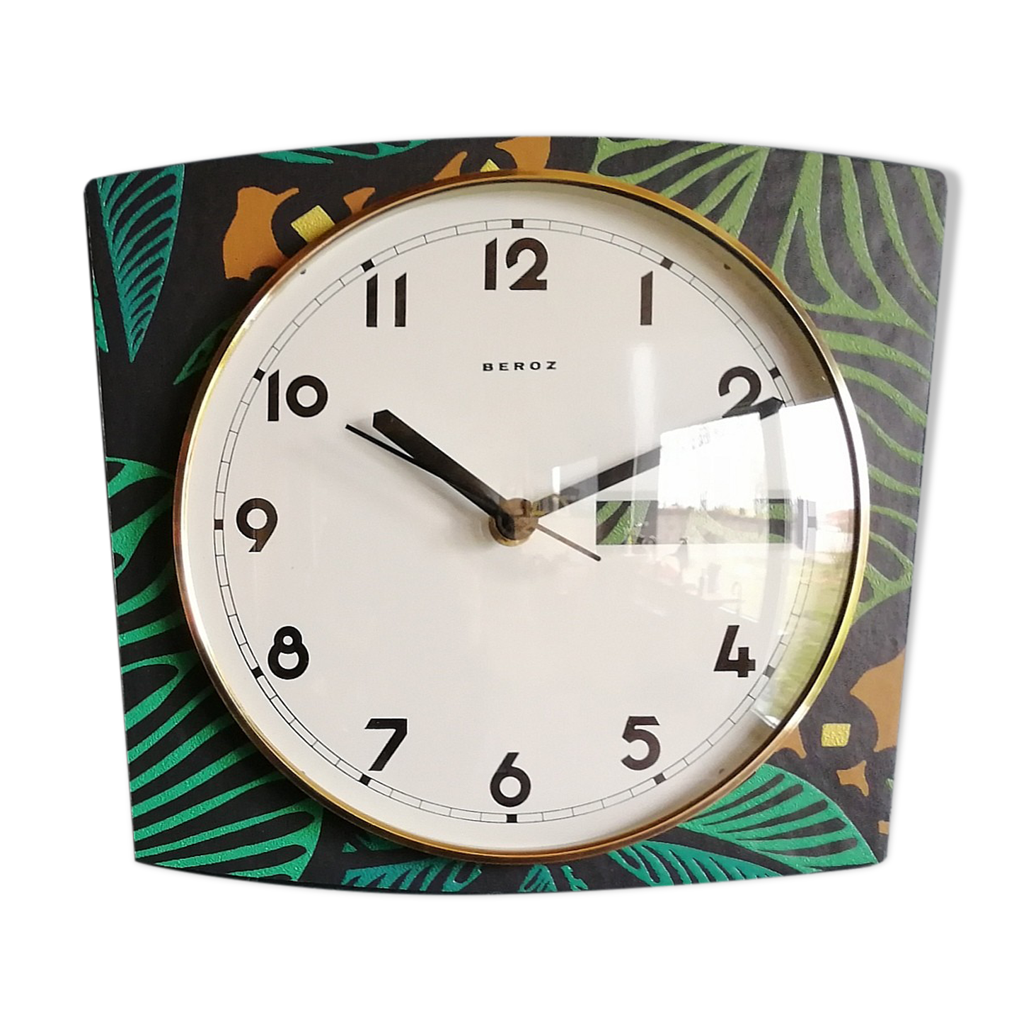 Vintage formica silent wall clock "Beroz ochre green"