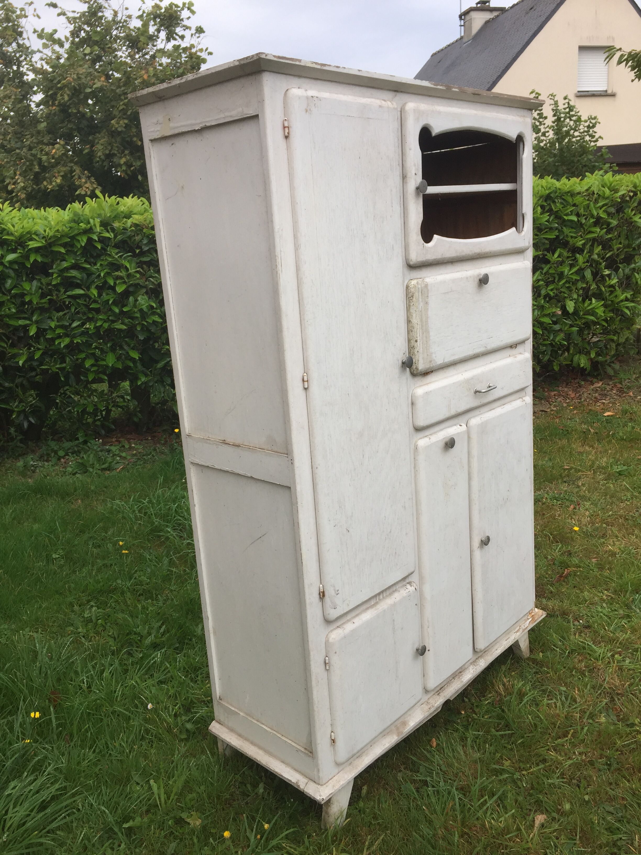 Vintage Mado buffet with white lacquered compass feet.