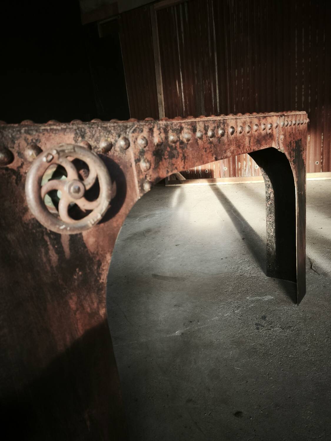 Riveted industrial table