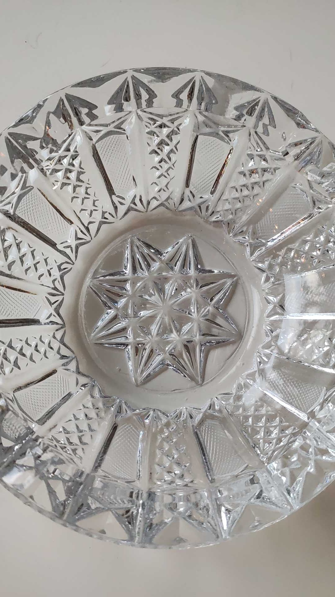 Ashtray/empty vintage pocket in cut bohemian crystal. decorated with diamond tips, braces