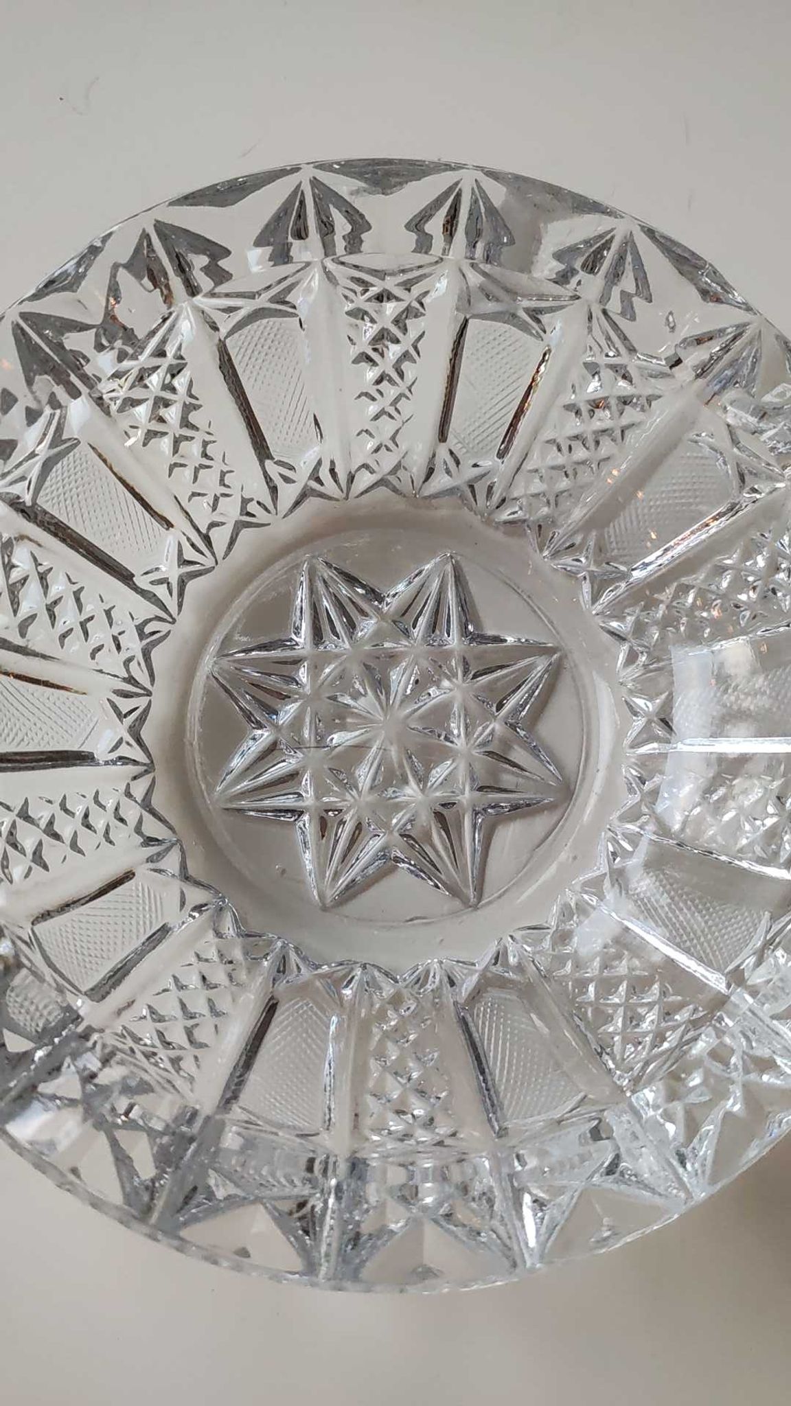 Ashtray/empty vintage pocket in cut bohemian crystal. decorated with diamond tips, braces
