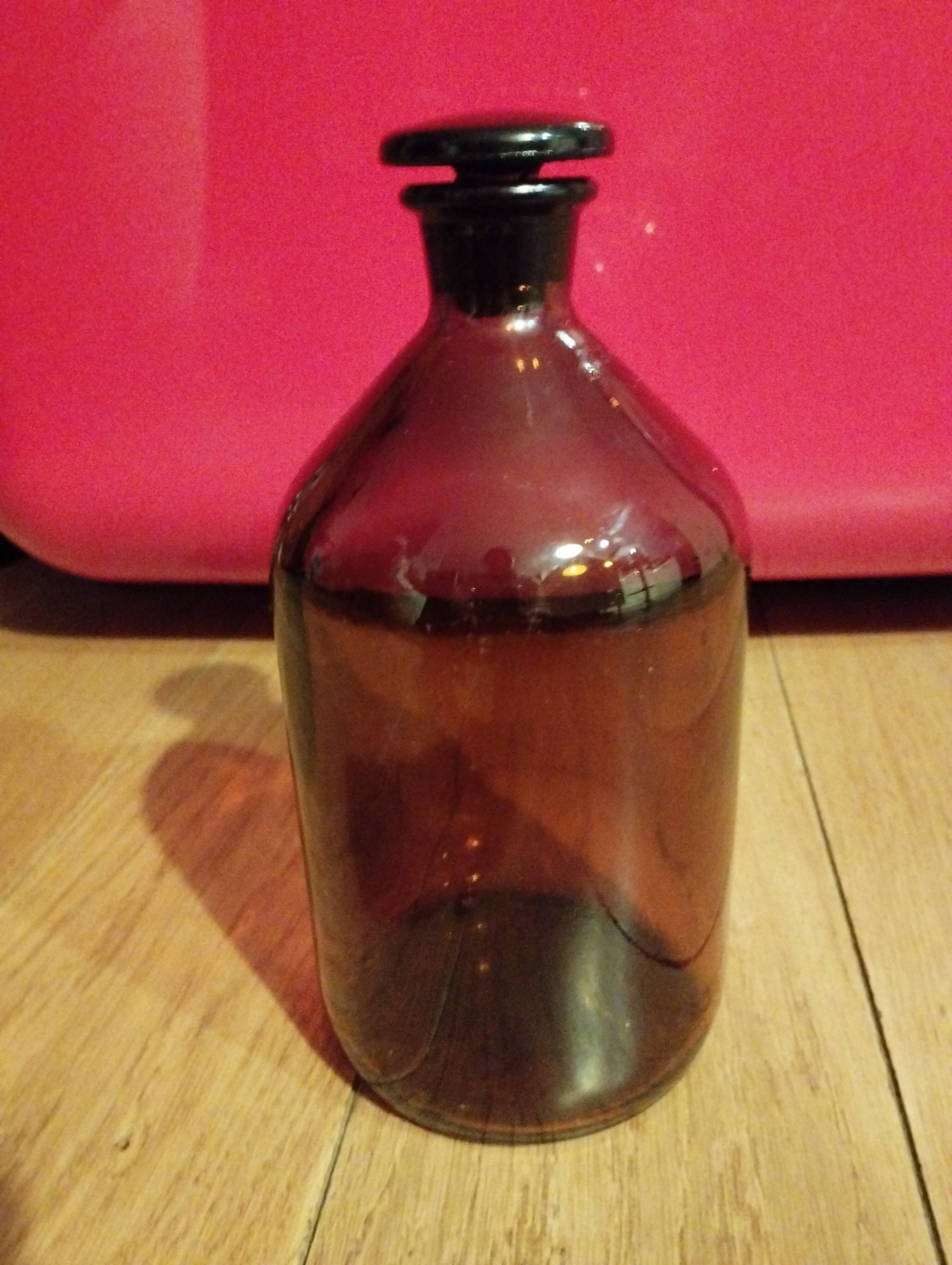 Laboratory bottle