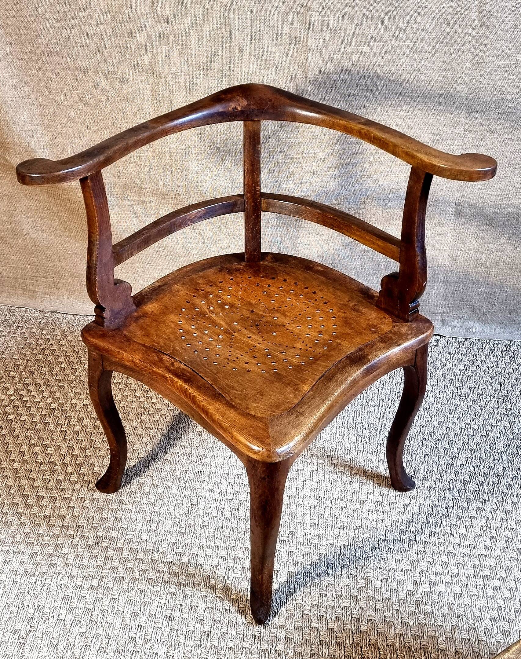 1900 corner armchair bistro seat