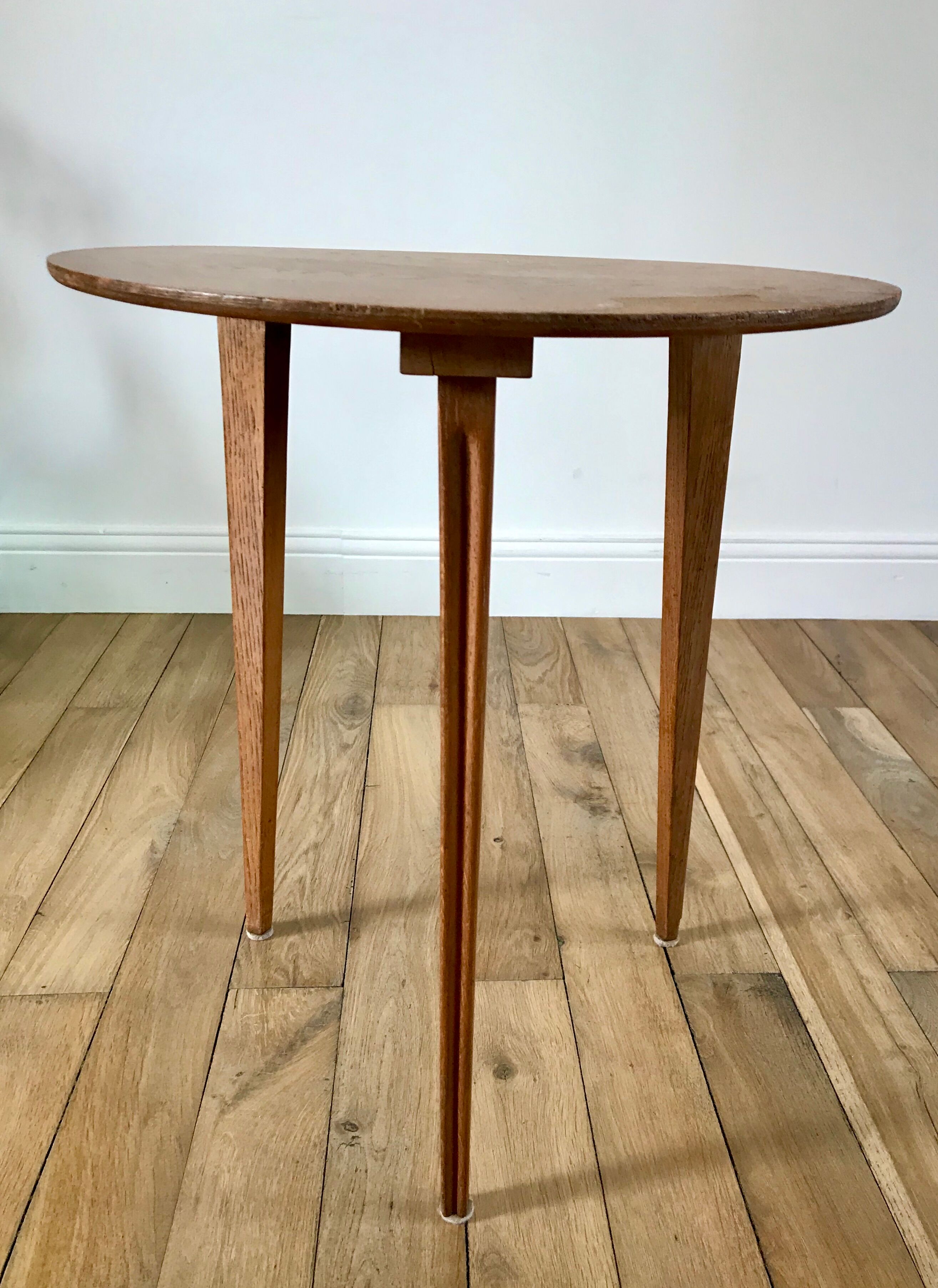 Tripod wood veneer side table 50-60s